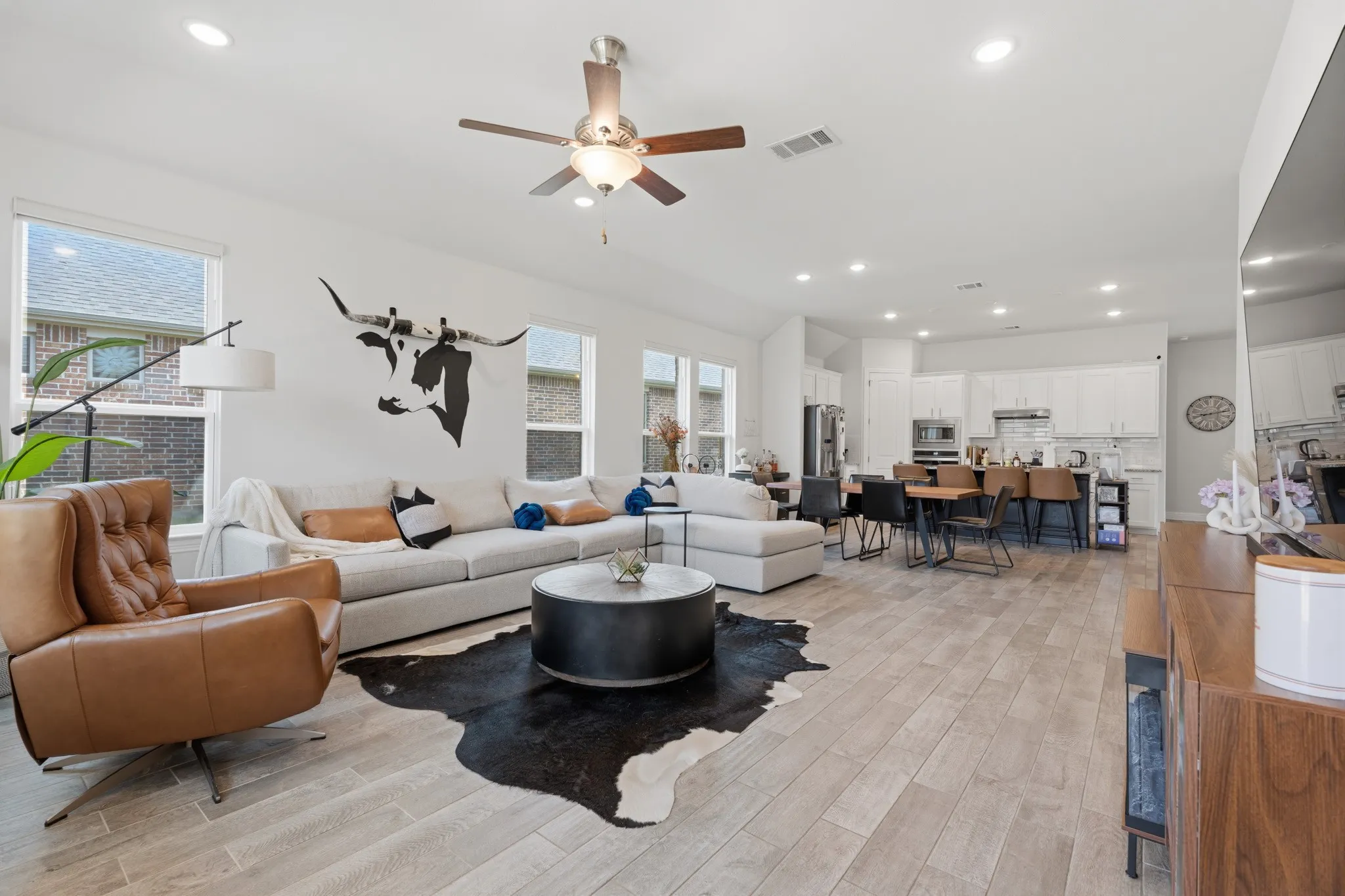 Single Family Residence For Sale in Denton County , 2105 Ella Lane, Carrollton, Texas 75010, 3 Bedroom, 2 Bathroom, 2 Garage spaces, 2,087 Sqft, built in 2019, mls#21355499, Real Estate Agent in Carrollton, Homes For Sale in Denton county, Homes For Sale in Carrollton, Realtor in Carrollton Texas, Real Estate Brokerage Independent Realty Texas, Luminita Cordes Realtor