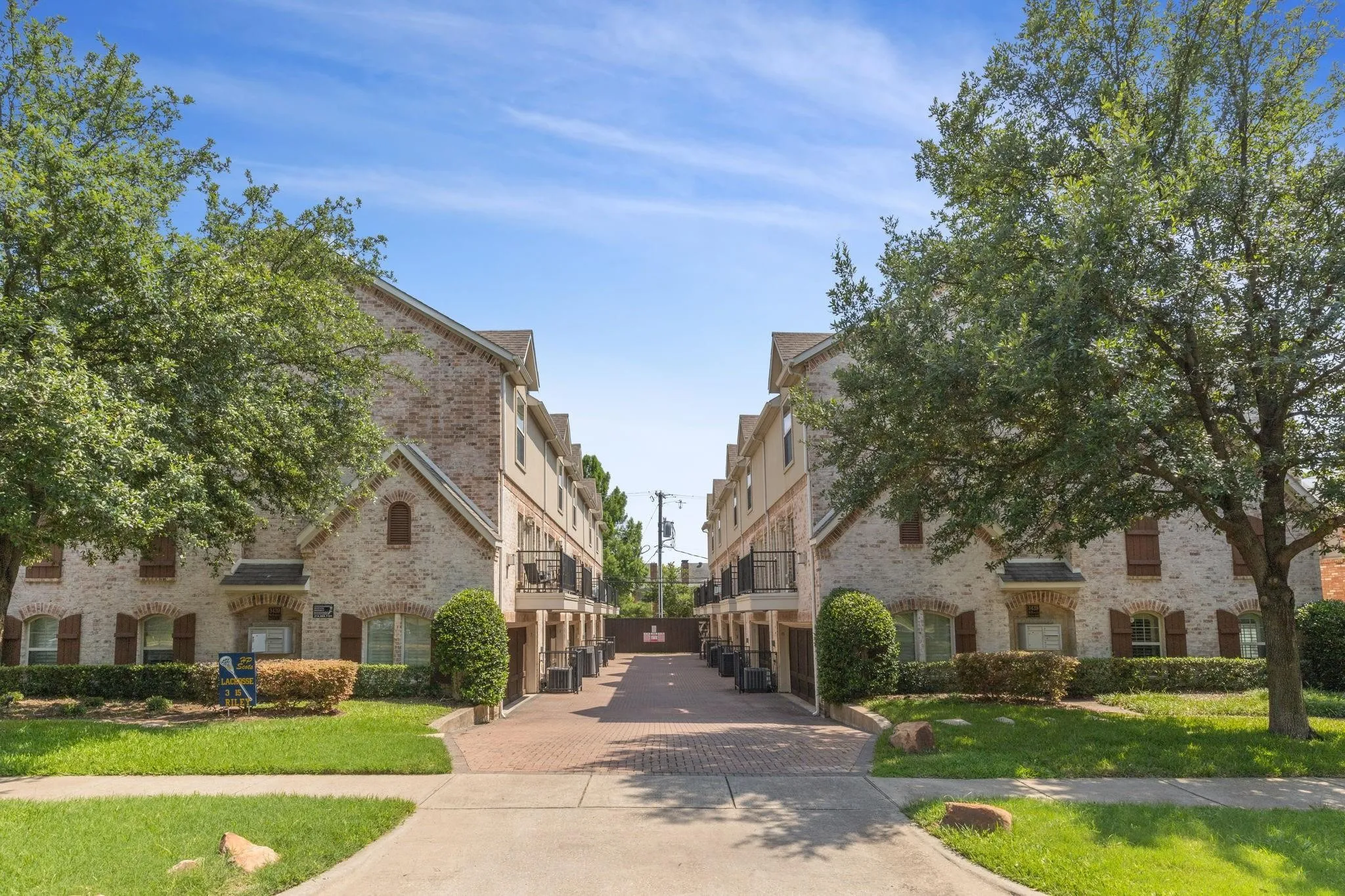 Condominium For Rent in Dallas County , 3439 Mcfarlin Boulevard 2, University Park, Texas 75205, 3 Bedroom, 4 Bathroom, 2 Garage spaces, 1,901 Sqft, built in 2007, Price $5,250, mls#21355501, Real Estate Agent in University Park, Homes For Rent in Dallas county, Homes For Rent in University Park, Realtor in University Park Texas, Real Estate Brokerage Independent Realty Texas, Luminita Cordes Realtor