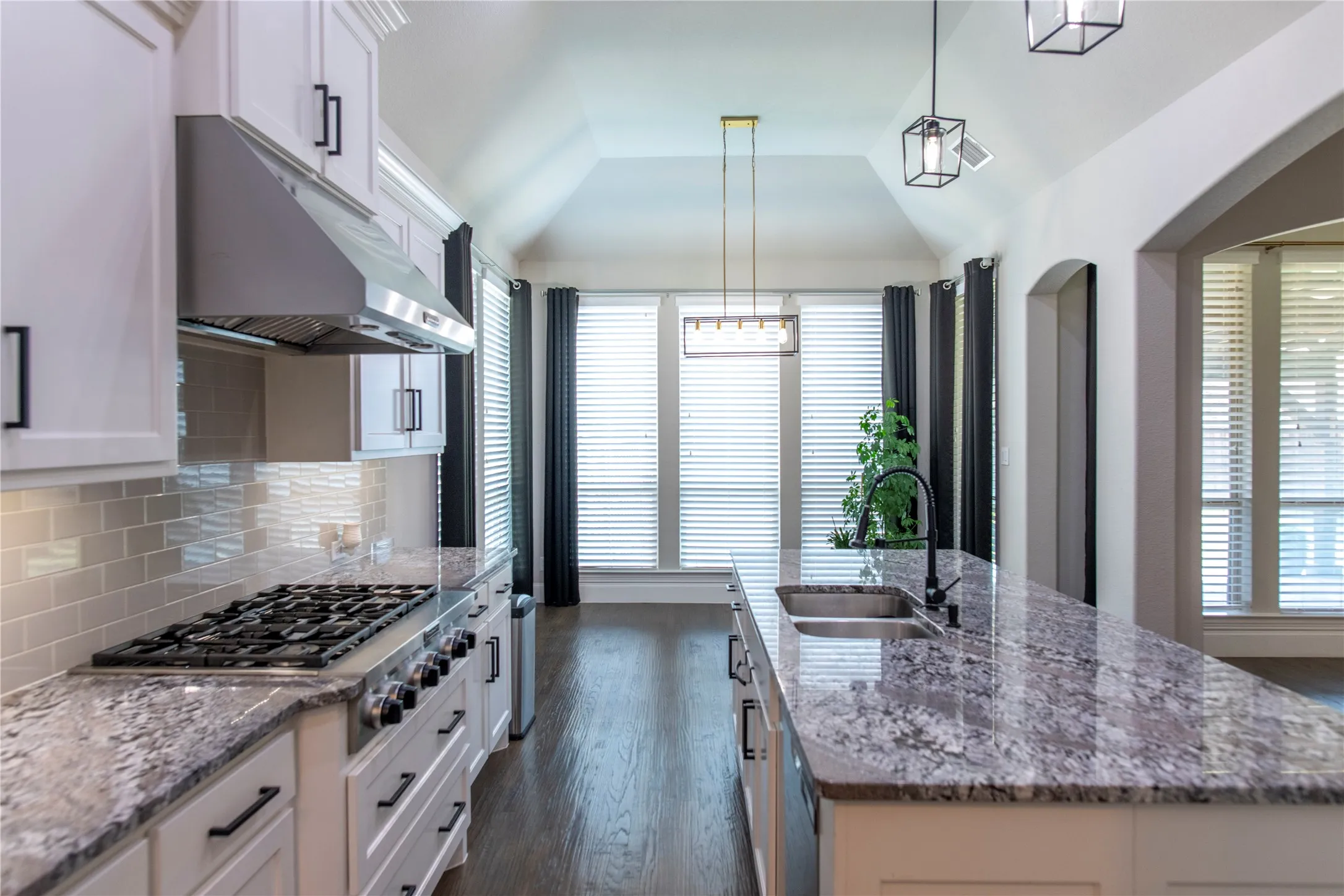 Single Family Residence For Rent in Denton County , 3728 Kennoway, The Colony, Texas 75056, 5 Bedroom, 5 Bathroom, 2 Garage spaces, 3,866 Sqft, built in 2017, mls#21349568, Real Estate Agent in The Colony, Homes For Rent in Denton county, Homes For Rent in The Colony, Realtor in The Colony Texas, Real Estate Brokerage Independent Realty Texas, Luminita Cordes Realtor
