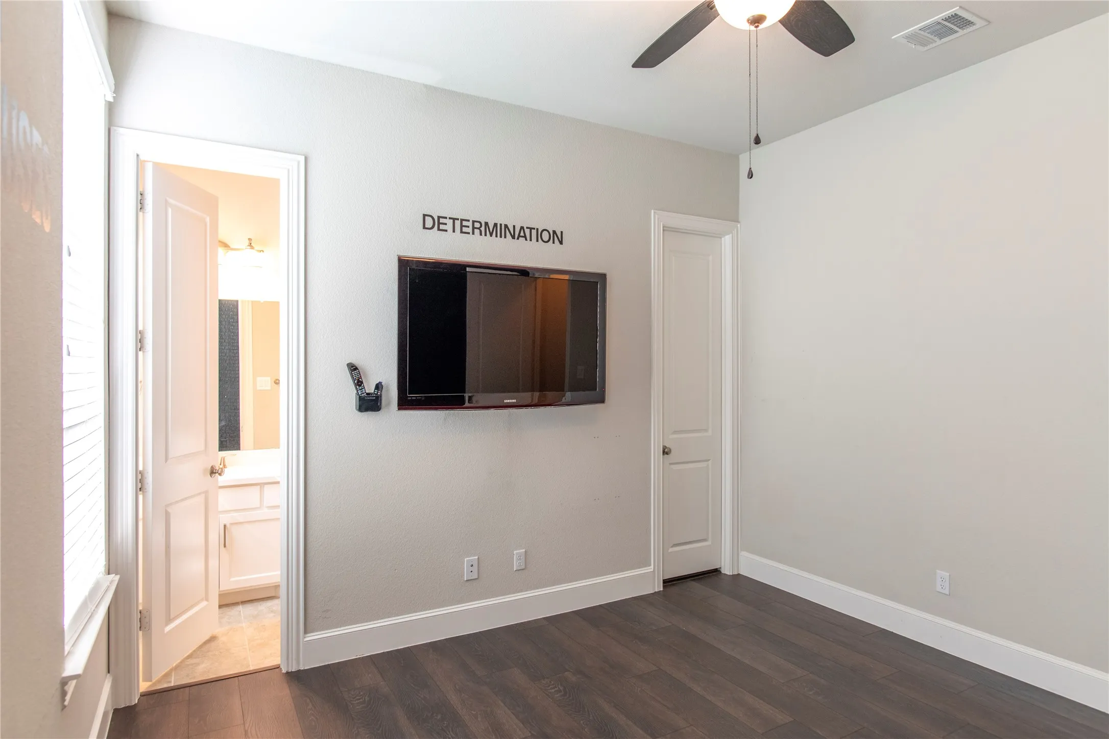 Single Family Residence For Rent in Denton County , 3728 Kennoway, The Colony, Texas 75056, 5 Bedroom, 5 Bathroom, 2 Garage spaces, 3,866 Sqft, built in 2017, mls#21349568, Real Estate Agent in The Colony, Homes For Rent in Denton county, Homes For Rent in The Colony, Realtor in The Colony Texas, Real Estate Brokerage Independent Realty Texas, Luminita Cordes Realtor