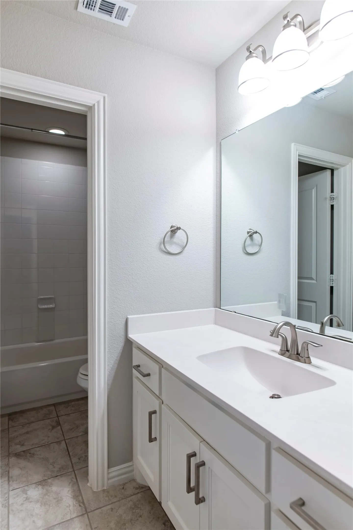 Single Family Residence For Rent in Denton County , 3728 Kennoway, The Colony, Texas 75056, 5 Bedroom, 5 Bathroom, 2 Garage spaces, 3,866 Sqft, built in 2017, mls#21349568, Real Estate Agent in The Colony, Homes For Rent in Denton county, Homes For Rent in The Colony, Realtor in The Colony Texas, Real Estate Brokerage Independent Realty Texas, Luminita Cordes Realtor