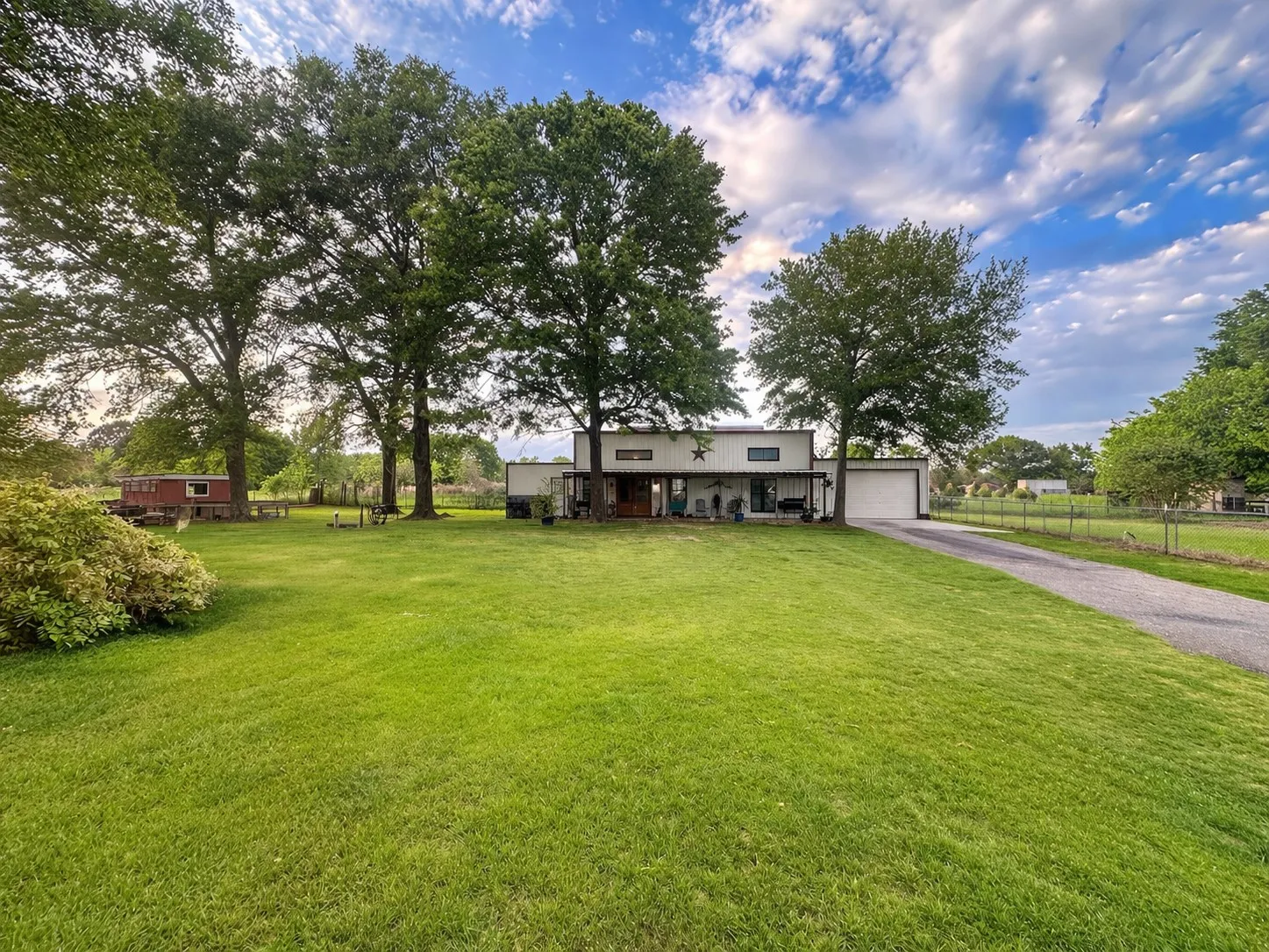 Single Family Residence For Sale in Henderson County , 6187 Mockingbird Lane, Murchison, Texas 75778, 3 Bedroom, 1 Bathroom, 1 Garage spaces, 1,114 Sqft, built in 2013, mls#21355506, Real Estate Agent in Murchison, Homes For Sale in Henderson county, Homes For Sale in Murchison, Realtor in Murchison Texas, Real Estate Brokerage Independent Realty Texas, Luminita Cordes Realtor