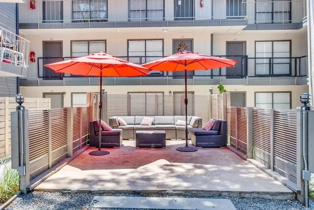 Apartment For Rent in Dallas County , 2800 Douglas Avenue 110, Dallas, Texas 75219, 1 Bedroom, 1 Bathroom, Garage spaces, 700 Sqft, built in 1972, Price $1,175, mls#21355507, Real Estate Agent in Dallas, Homes For Rent in Dallas county, Homes For Rent in Dallas, Realtor in Dallas Texas, Real Estate Brokerage Independent Realty Texas, Luminita Cordes Realtor