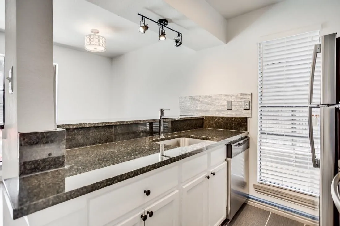 Apartment For Rent in Dallas County , 2800 Douglas Avenue 110, Dallas, Texas 75219, 1 Bedroom, 1 Bathroom, Garage spaces, 700 Sqft, built in 1972, Price $1,175, mls#21355507, Real Estate Agent in Dallas, Homes For Rent in Dallas county, Homes For Rent in Dallas, Realtor in Dallas Texas, Real Estate Brokerage Independent Realty Texas, Luminita Cordes Realtor