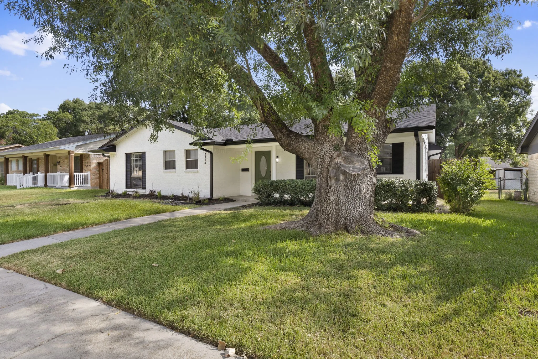 Single Family Residence For Sale in Dallas County , 1414 Park East Drive, Garland, Texas 75043, 4 Bedroom, 2 Bathroom, 2 Garage spaces, 1,936 Sqft, built in 1969, mls#21355475, Real Estate Agent in Garland, Homes For Sale in Dallas county, Homes For Sale in Garland, Realtor in Garland Texas, Real Estate Brokerage Independent Realty Texas, Luminita Cordes Realtor