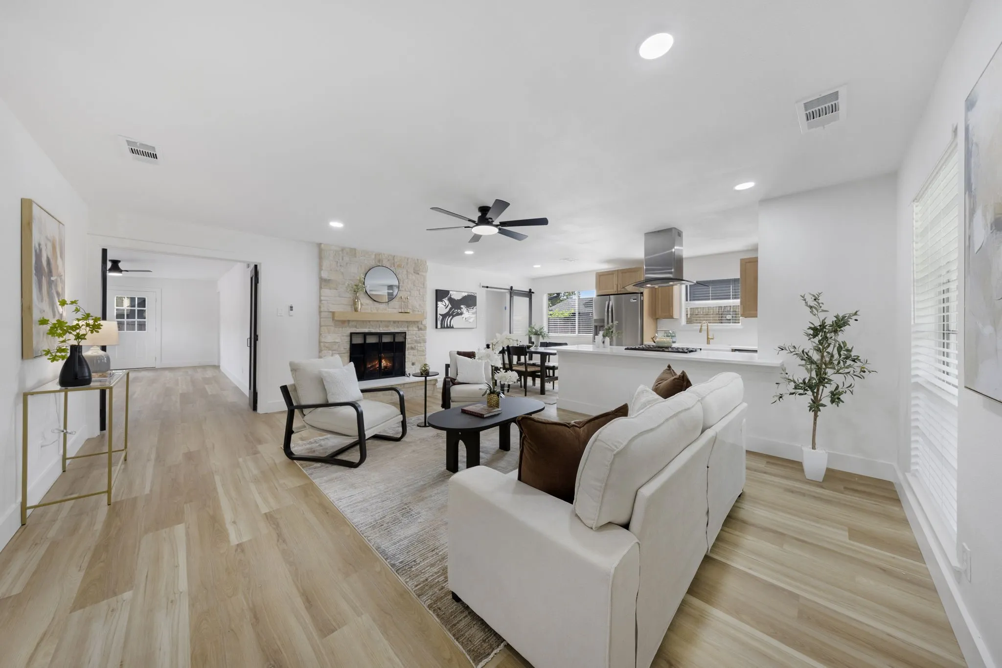 Single Family Residence For Sale in Dallas County , 1414 Park East Drive, Garland, Texas 75043, 4 Bedroom, 2 Bathroom, 2 Garage spaces, 1,936 Sqft, built in 1969, mls#21355475, Real Estate Agent in Garland, Homes For Sale in Dallas county, Homes For Sale in Garland, Realtor in Garland Texas, Real Estate Brokerage Independent Realty Texas, Luminita Cordes Realtor