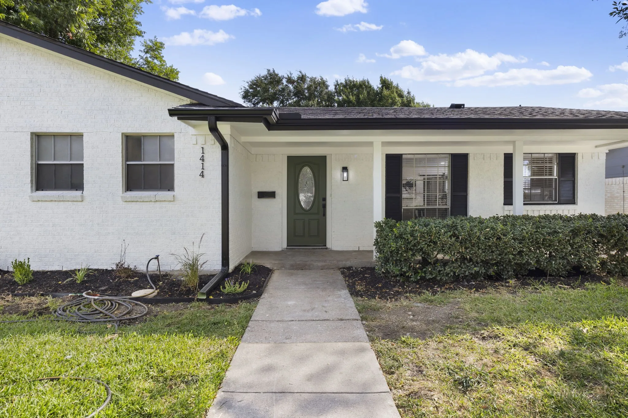 Single Family Residence For Sale in Dallas County , 1414 Park East Drive, Garland, Texas 75043, 4 Bedroom, 2 Bathroom, 2 Garage spaces, 1,936 Sqft, built in 1969, mls#21355475, Real Estate Agent in Garland, Homes For Sale in Dallas county, Homes For Sale in Garland, Realtor in Garland Texas, Real Estate Brokerage Independent Realty Texas, Luminita Cordes Realtor