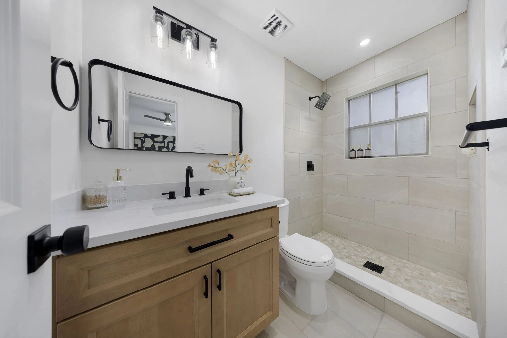 Single Family Residence For Sale in Dallas County , 1414 Park East Drive, Garland, Texas 75043, 4 Bedroom, 2 Bathroom, 2 Garage spaces, 1,936 Sqft, built in 1969, mls#21355475, Real Estate Agent in Garland, Homes For Sale in Dallas county, Homes For Sale in Garland, Realtor in Garland Texas, Real Estate Brokerage Independent Realty Texas, Luminita Cordes Realtor