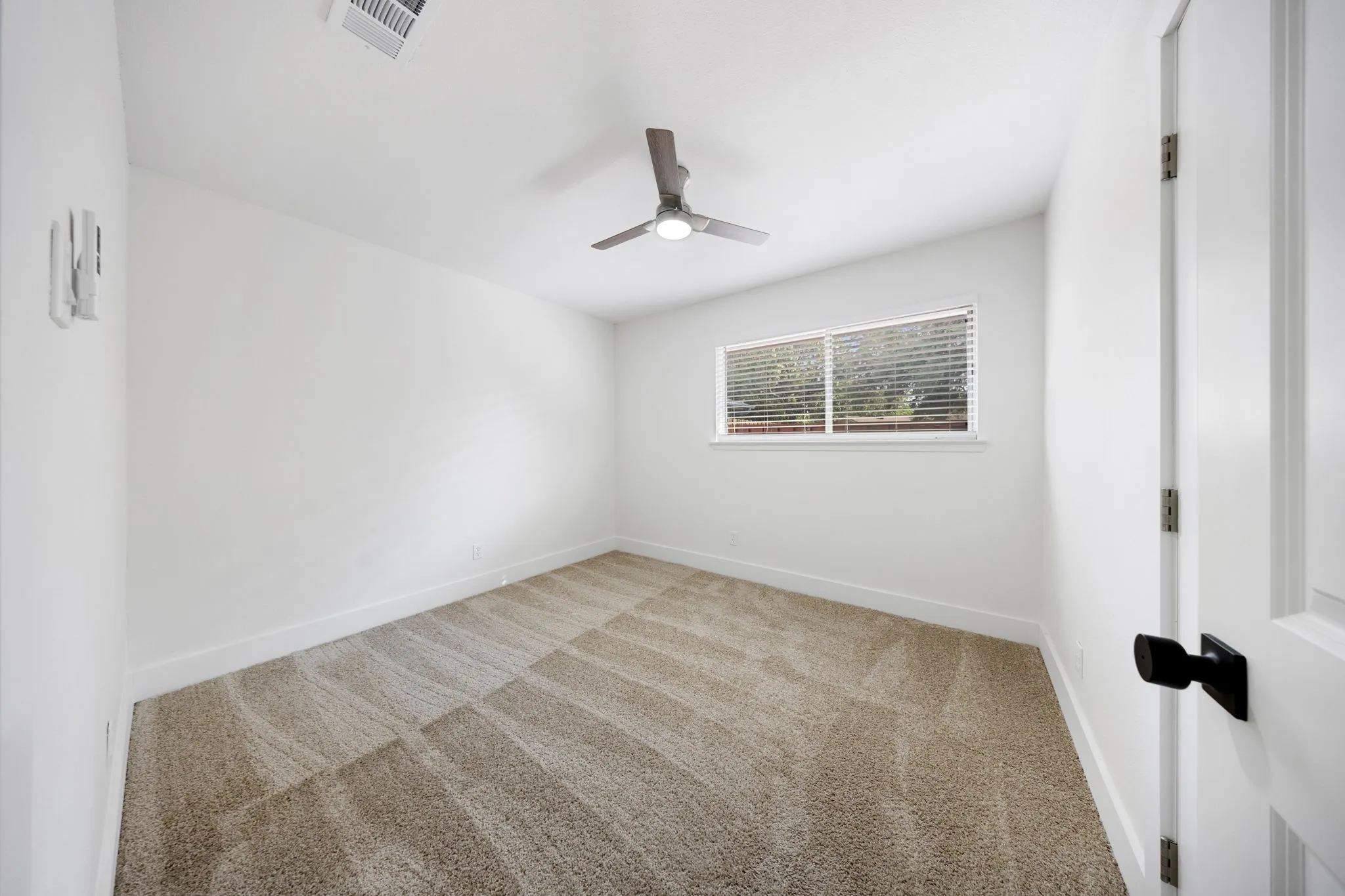 Single Family Residence For Sale in Dallas County , 1414 Park East Drive, Garland, Texas 75043, 4 Bedroom, 2 Bathroom, 2 Garage spaces, 1,936 Sqft, built in 1969, mls#21355475, Real Estate Agent in Garland, Homes For Sale in Dallas county, Homes For Sale in Garland, Realtor in Garland Texas, Real Estate Brokerage Independent Realty Texas, Luminita Cordes Realtor
