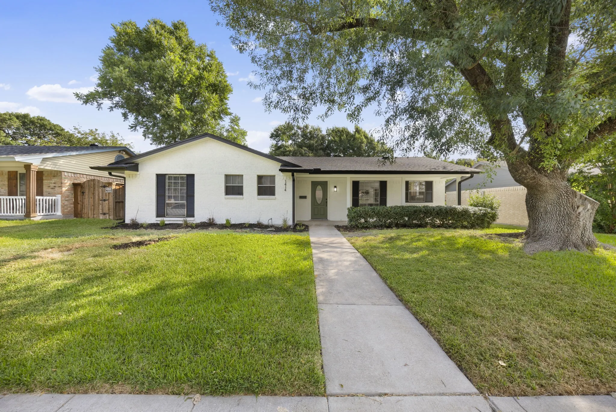 Single Family Residence For Sale in Dallas County , 1414 Park East Drive, Garland, Texas 75043, 4 Bedroom, 2 Bathroom, 2 Garage spaces, 1,936 Sqft, built in 1969, mls#21355475, Real Estate Agent in Garland, Homes For Sale in Dallas county, Homes For Sale in Garland, Realtor in Garland Texas, Real Estate Brokerage Independent Realty Texas, Luminita Cordes Realtor