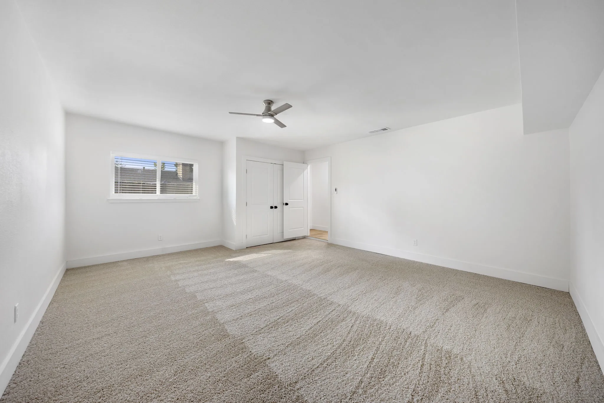 Single Family Residence For Sale in Dallas County , 1414 Park East Drive, Garland, Texas 75043, 4 Bedroom, 2 Bathroom, 2 Garage spaces, 1,936 Sqft, built in 1969, mls#21355475, Real Estate Agent in Garland, Homes For Sale in Dallas county, Homes For Sale in Garland, Realtor in Garland Texas, Real Estate Brokerage Independent Realty Texas, Luminita Cordes Realtor