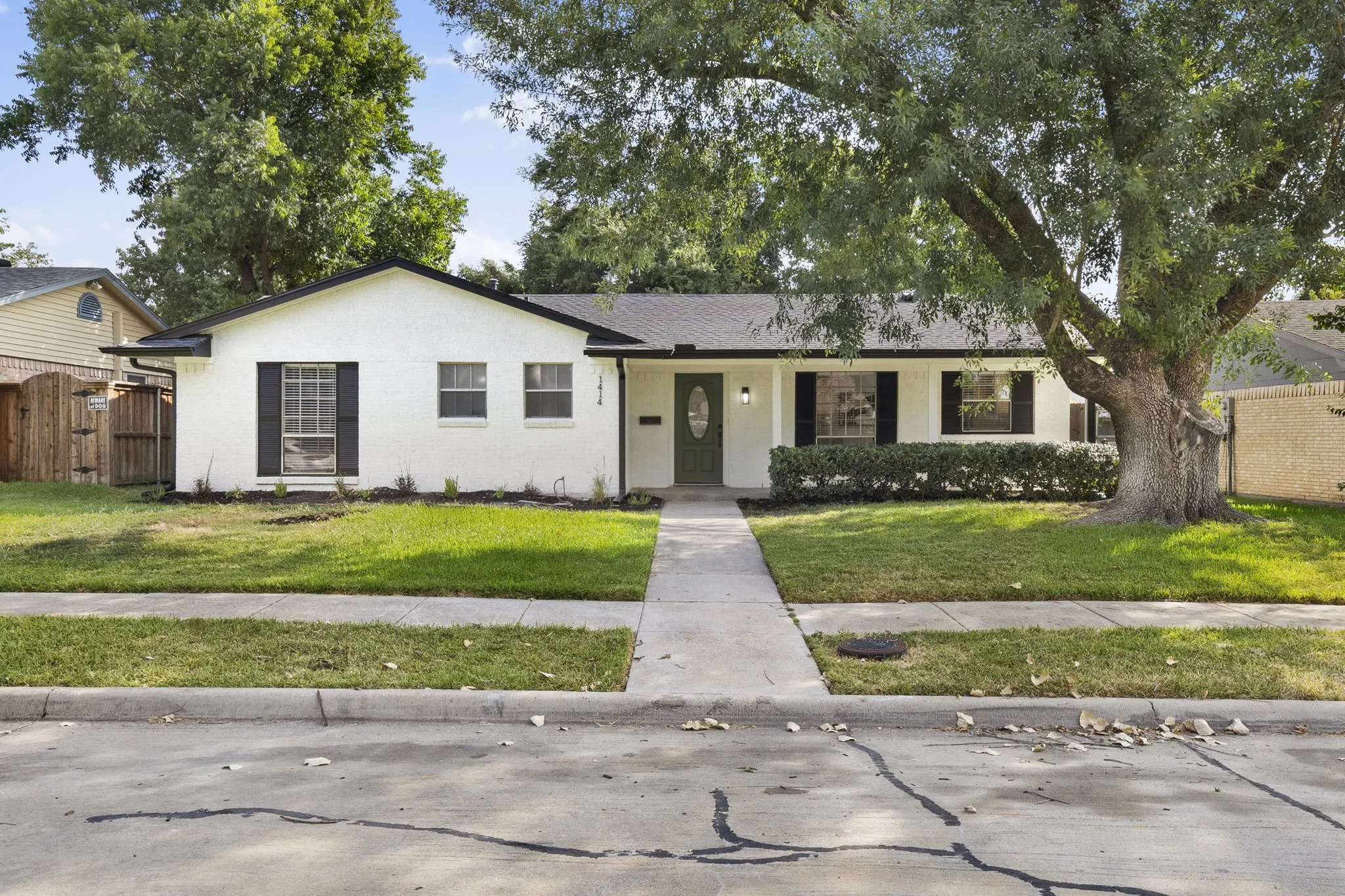 Single Family Residence For Sale in Dallas County , 1414 Park East Drive, Garland, Texas 75043, 4 Bedroom, 2 Bathroom, 2 Garage spaces, 1,936 Sqft, built in 1969, mls#21355475, Real Estate Agent in Garland, Homes For Sale in Dallas county, Homes For Sale in Garland, Realtor in Garland Texas, Real Estate Brokerage Independent Realty Texas, Luminita Cordes Realtor