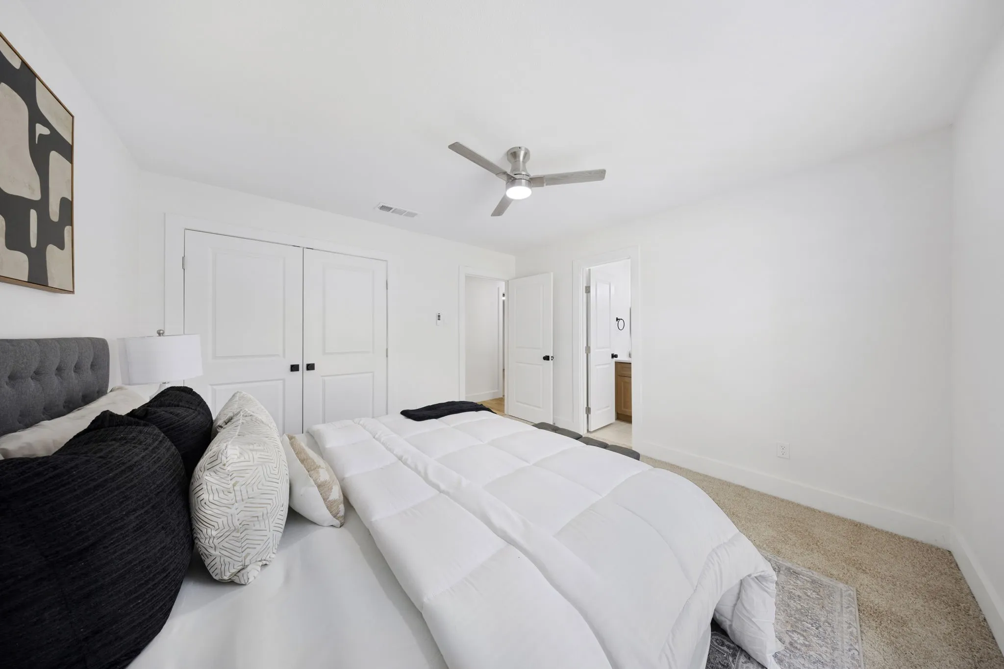 Single Family Residence For Sale in Dallas County , 1414 Park East Drive, Garland, Texas 75043, 4 Bedroom, 2 Bathroom, 2 Garage spaces, 1,936 Sqft, built in 1969, mls#21355475, Real Estate Agent in Garland, Homes For Sale in Dallas county, Homes For Sale in Garland, Realtor in Garland Texas, Real Estate Brokerage Independent Realty Texas, Luminita Cordes Realtor