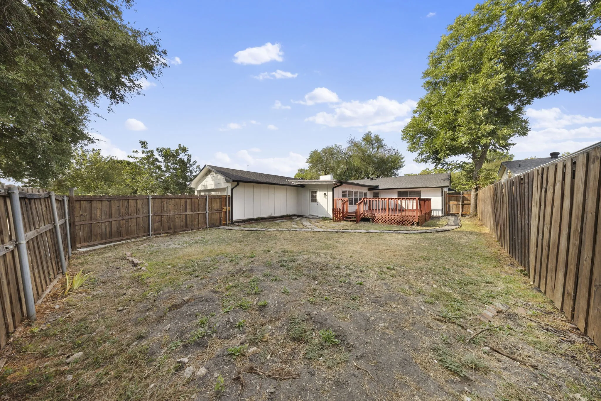 Single Family Residence For Sale in Dallas County , 1414 Park East Drive, Garland, Texas 75043, 4 Bedroom, 2 Bathroom, 2 Garage spaces, 1,936 Sqft, built in 1969, mls#21355475, Real Estate Agent in Garland, Homes For Sale in Dallas county, Homes For Sale in Garland, Realtor in Garland Texas, Real Estate Brokerage Independent Realty Texas, Luminita Cordes Realtor