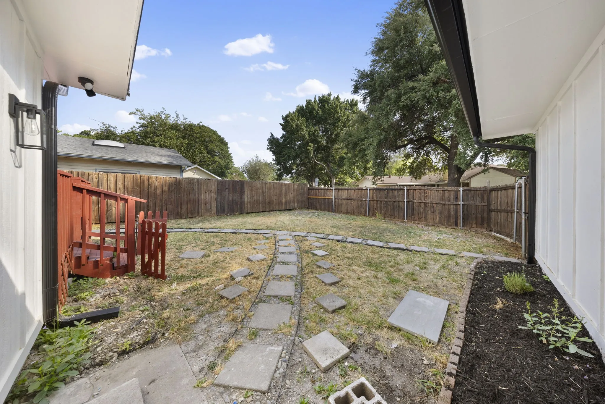 Single Family Residence For Sale in Dallas County , 1414 Park East Drive, Garland, Texas 75043, 4 Bedroom, 2 Bathroom, 2 Garage spaces, 1,936 Sqft, built in 1969, mls#21355475, Real Estate Agent in Garland, Homes For Sale in Dallas county, Homes For Sale in Garland, Realtor in Garland Texas, Real Estate Brokerage Independent Realty Texas, Luminita Cordes Realtor