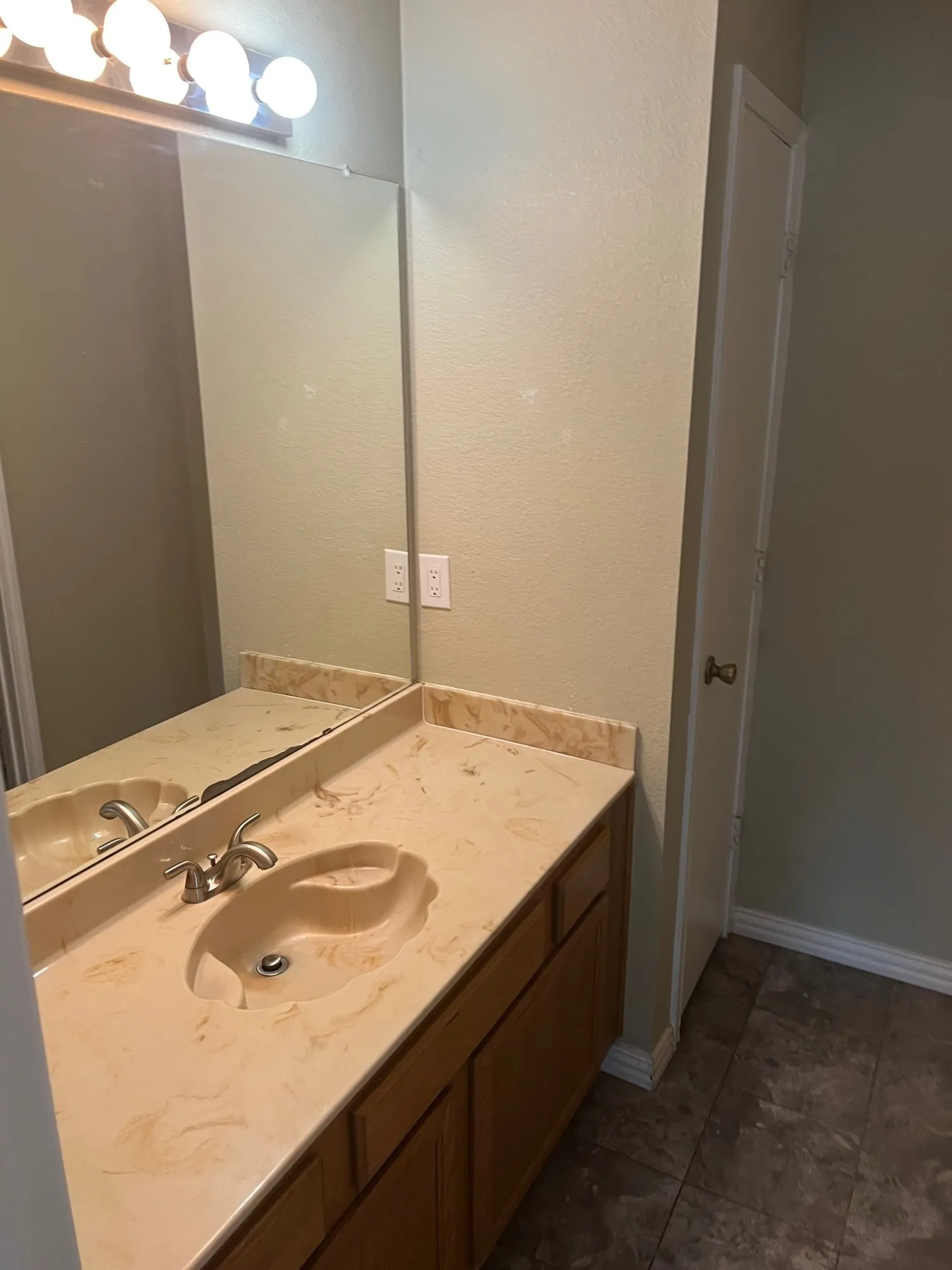 Single Family Residence For Rent in Dallas County , 1718 Doubletree Drive, Mesquite, Texas 75149, 2 Bedroom, 2 Bathroom, 2 Garage spaces, 1,184 Sqft, built in 1985, mls#21355521, Real Estate Agent in Mesquite, Homes For Rent in Dallas county, Homes For Rent in Mesquite, Realtor in Mesquite Texas, Real Estate Brokerage Independent Realty Texas, Luminita Cordes Realtor