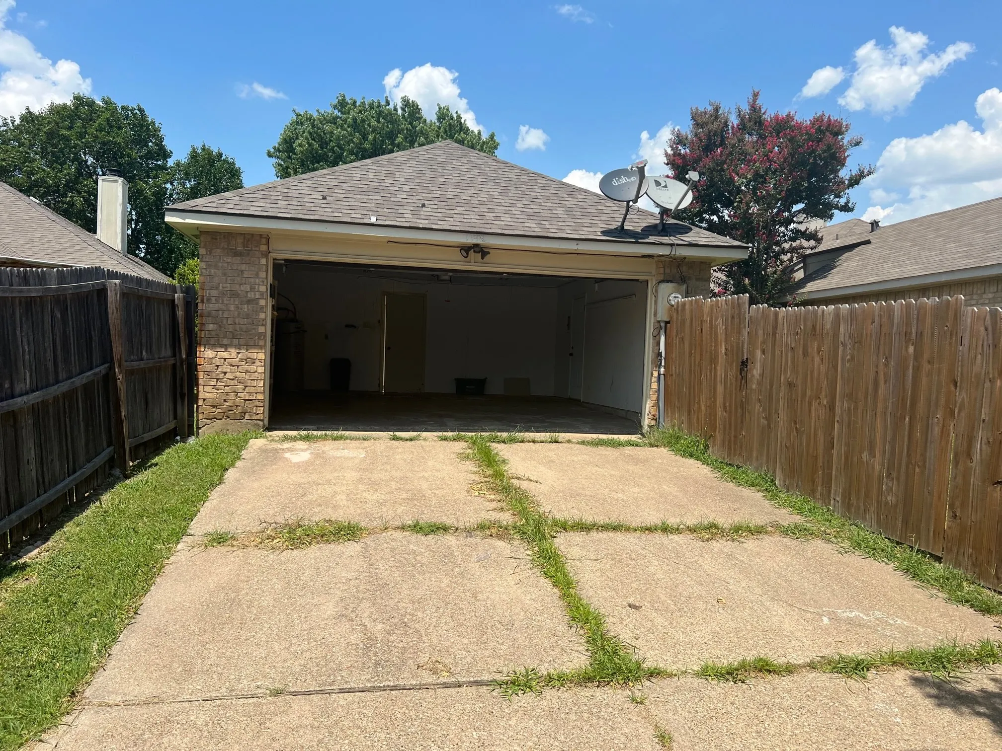 Single Family Residence For Rent in Dallas County , 1718 Doubletree Drive, Mesquite, Texas 75149, 2 Bedroom, 2 Bathroom, 2 Garage spaces, 1,184 Sqft, built in 1985, mls#21355521, Real Estate Agent in Mesquite, Homes For Rent in Dallas county, Homes For Rent in Mesquite, Realtor in Mesquite Texas, Real Estate Brokerage Independent Realty Texas, Luminita Cordes Realtor