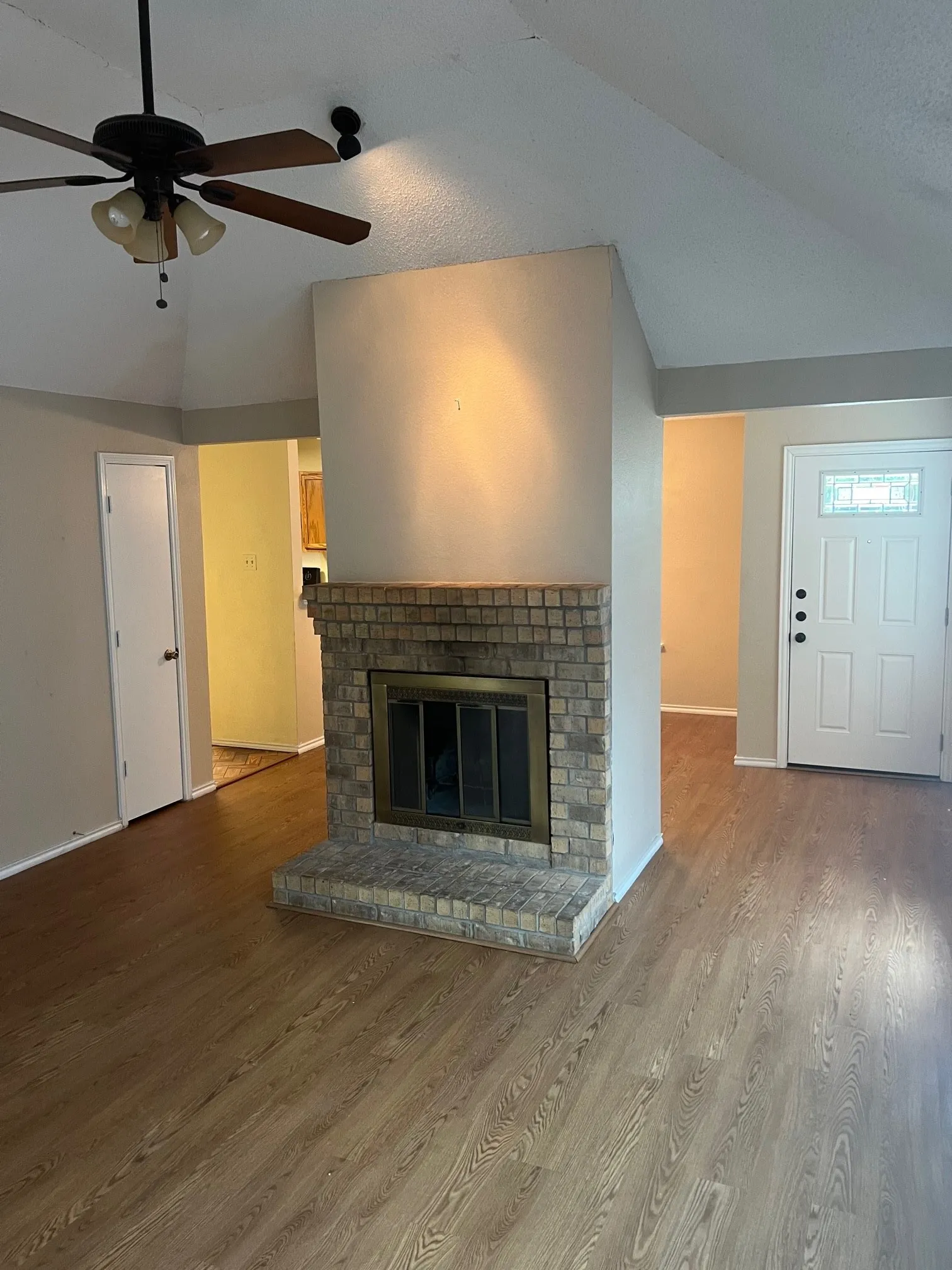 Single Family Residence For Rent in Dallas County , 1718 Doubletree Drive, Mesquite, Texas 75149, 2 Bedroom, 2 Bathroom, 2 Garage spaces, 1,184 Sqft, built in 1985, mls#21355521, Real Estate Agent in Mesquite, Homes For Rent in Dallas county, Homes For Rent in Mesquite, Realtor in Mesquite Texas, Real Estate Brokerage Independent Realty Texas, Luminita Cordes Realtor