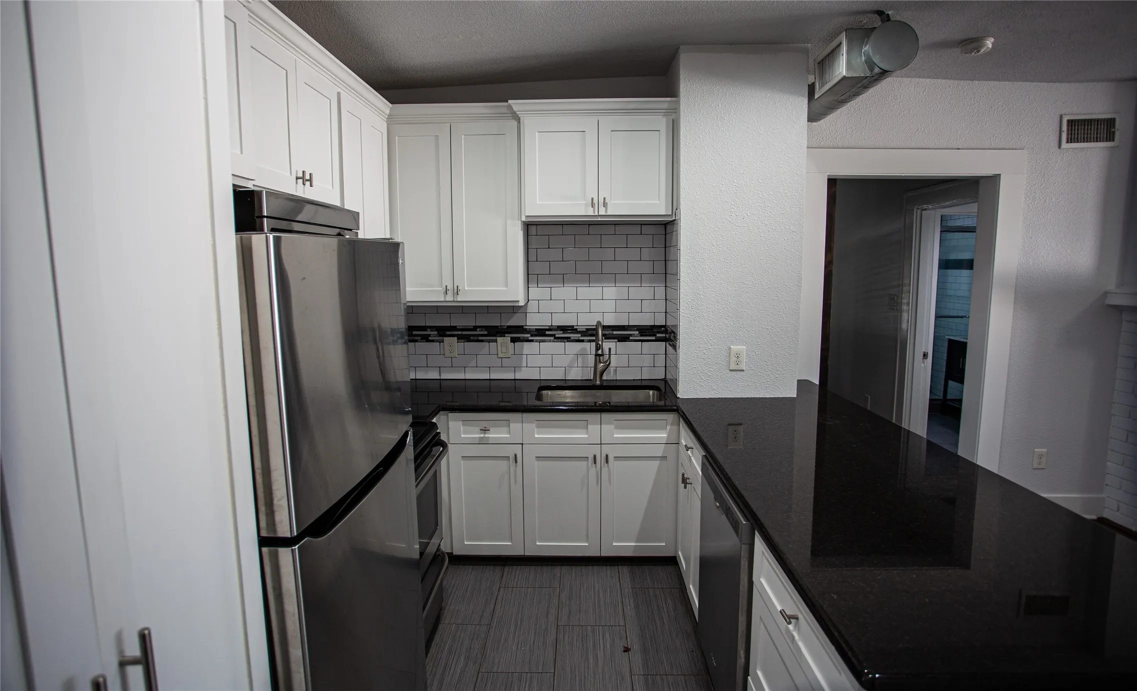 Apartment For Rent in Dallas County , 5328 Rowena Street, Dallas, Texas 75206, 2 Bedroom, 1 Bathroom, Garage spaces, 810 Sqft, built in 1924, Price $1,650, mls#21355409, Real Estate Agent in Dallas, Homes For Rent in Dallas county, Homes For Rent in Dallas, Realtor in Dallas Texas, Real Estate Brokerage Independent Realty Texas, Luminita Cordes Realtor