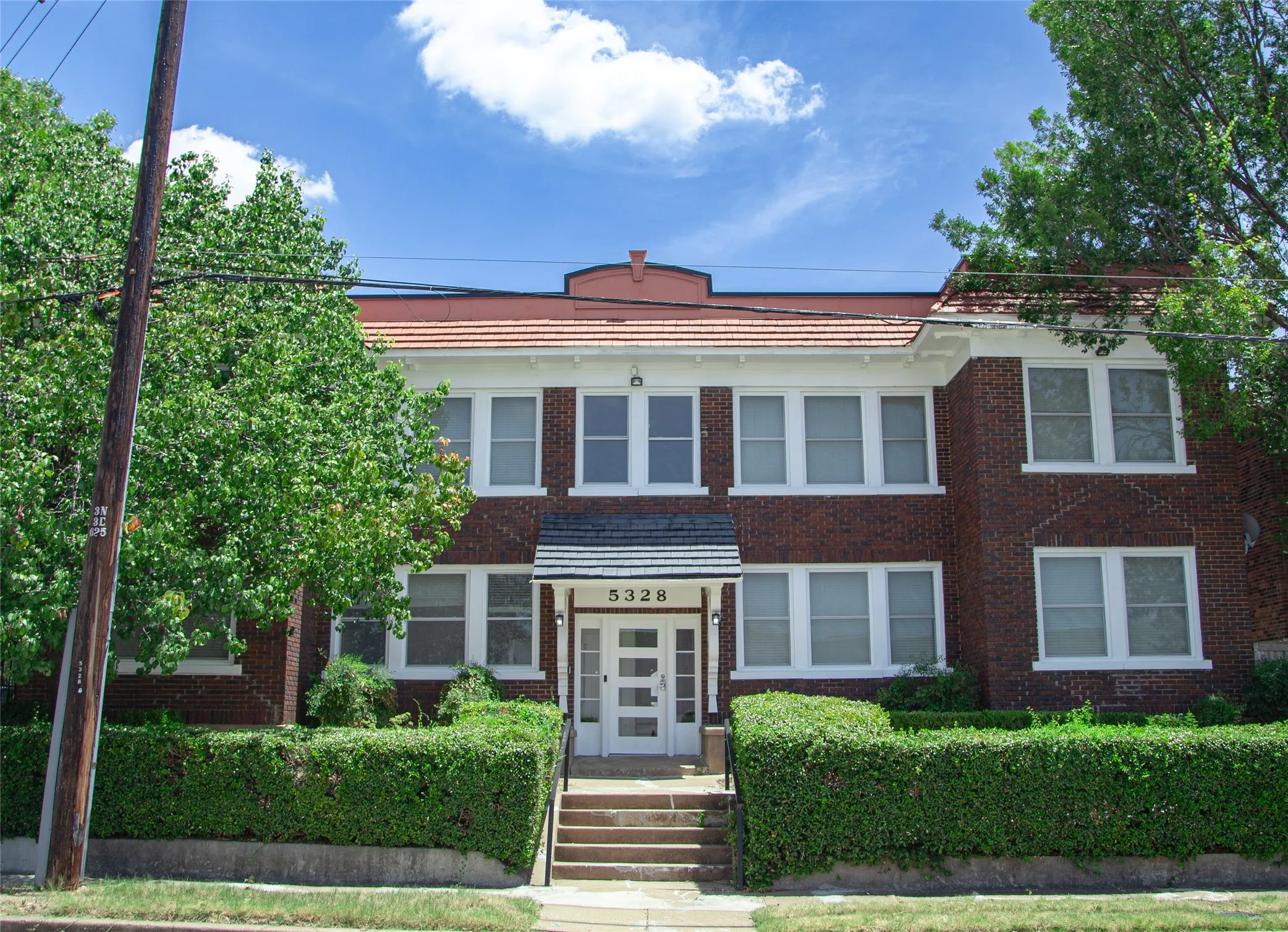 Apartment For Rent in Dallas County , 5328 Rowena Street, Dallas, Texas 75206, 2 Bedroom, 1 Bathroom, Garage spaces, 810 Sqft, built in 1924, Price $1,650, mls#21355409, Real Estate Agent in Dallas, Homes For Rent in Dallas county, Homes For Rent in Dallas, Realtor in Dallas Texas, Real Estate Brokerage Independent Realty Texas, Luminita Cordes Realtor
