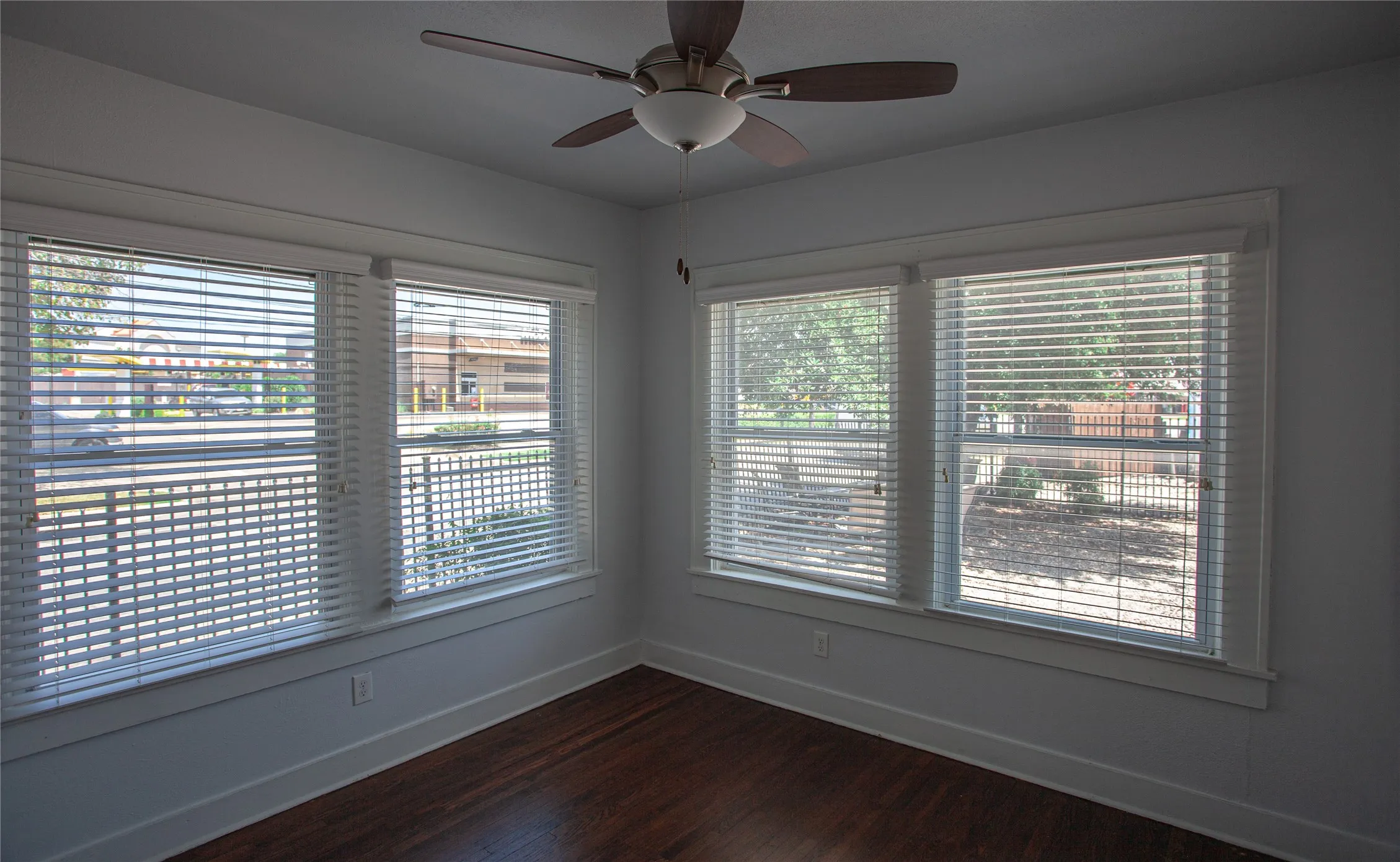 Apartment For Rent in Dallas County , 5328 Rowena Street, Dallas, Texas 75206, 2 Bedroom, 1 Bathroom, Garage spaces, 810 Sqft, built in 1924, Price $1,650, mls#21355409, Real Estate Agent in Dallas, Homes For Rent in Dallas county, Homes For Rent in Dallas, Realtor in Dallas Texas, Real Estate Brokerage Independent Realty Texas, Luminita Cordes Realtor