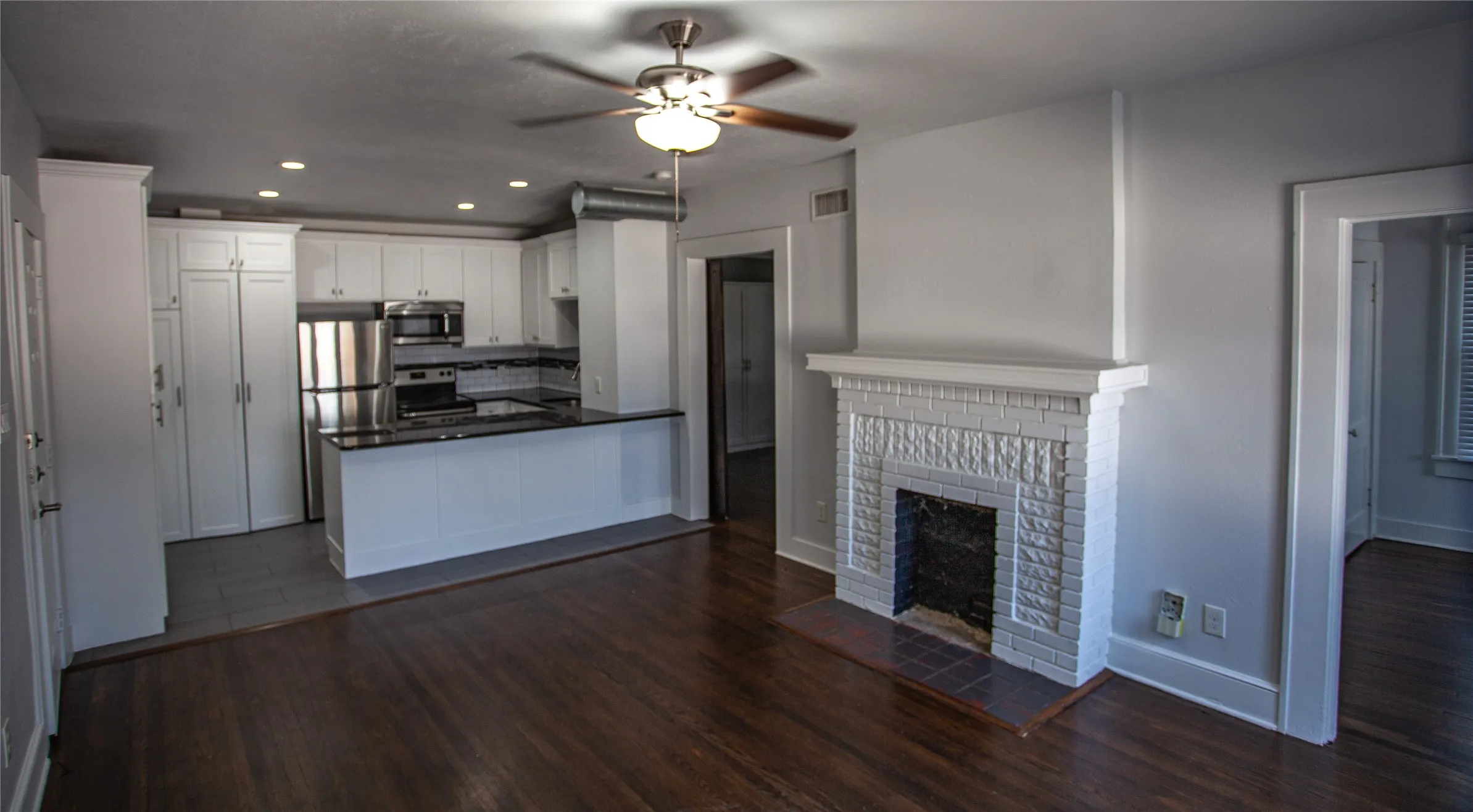 Apartment For Rent in Dallas County , 5328 Rowena Street, Dallas, Texas 75206, 2 Bedroom, 1 Bathroom, Garage spaces, 810 Sqft, built in 1924, Price $1,650, mls#21355409, Real Estate Agent in Dallas, Homes For Rent in Dallas county, Homes For Rent in Dallas, Realtor in Dallas Texas, Real Estate Brokerage Independent Realty Texas, Luminita Cordes Realtor
