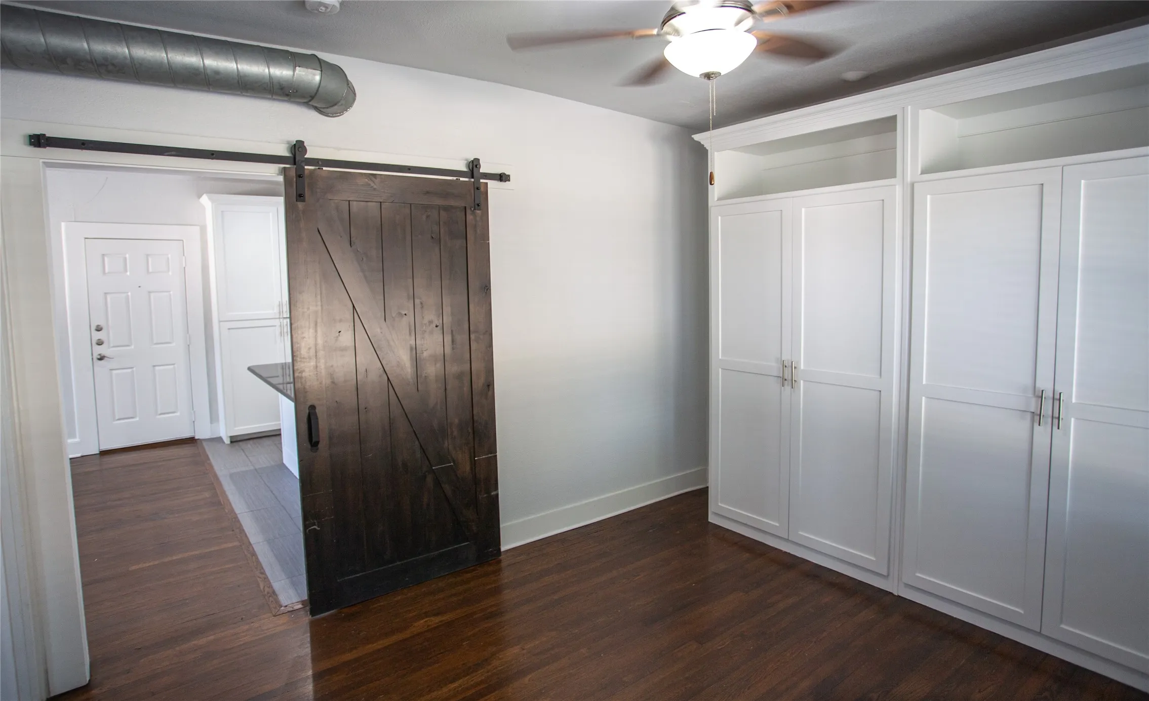 Apartment For Rent in Dallas County , 5328 Rowena Street, Dallas, Texas 75206, 2 Bedroom, 1 Bathroom, Garage spaces, 810 Sqft, built in 1924, Price $1,650, mls#21355409, Real Estate Agent in Dallas, Homes For Rent in Dallas county, Homes For Rent in Dallas, Realtor in Dallas Texas, Real Estate Brokerage Independent Realty Texas, Luminita Cordes Realtor