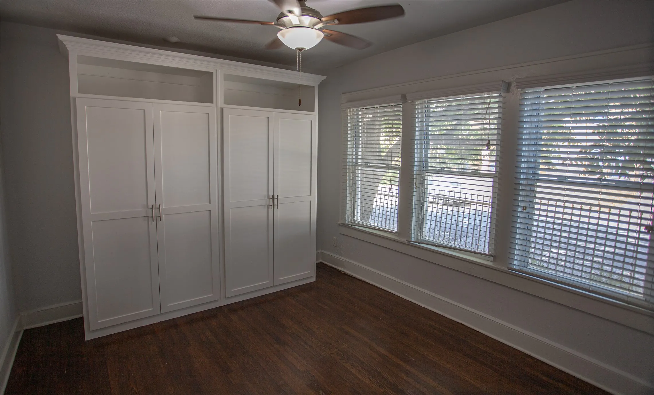 Apartment For Rent in Dallas County , 5328 Rowena Street, Dallas, Texas 75206, 2 Bedroom, 1 Bathroom, Garage spaces, 810 Sqft, built in 1924, Price $1,650, mls#21355409, Real Estate Agent in Dallas, Homes For Rent in Dallas county, Homes For Rent in Dallas, Realtor in Dallas Texas, Real Estate Brokerage Independent Realty Texas, Luminita Cordes Realtor