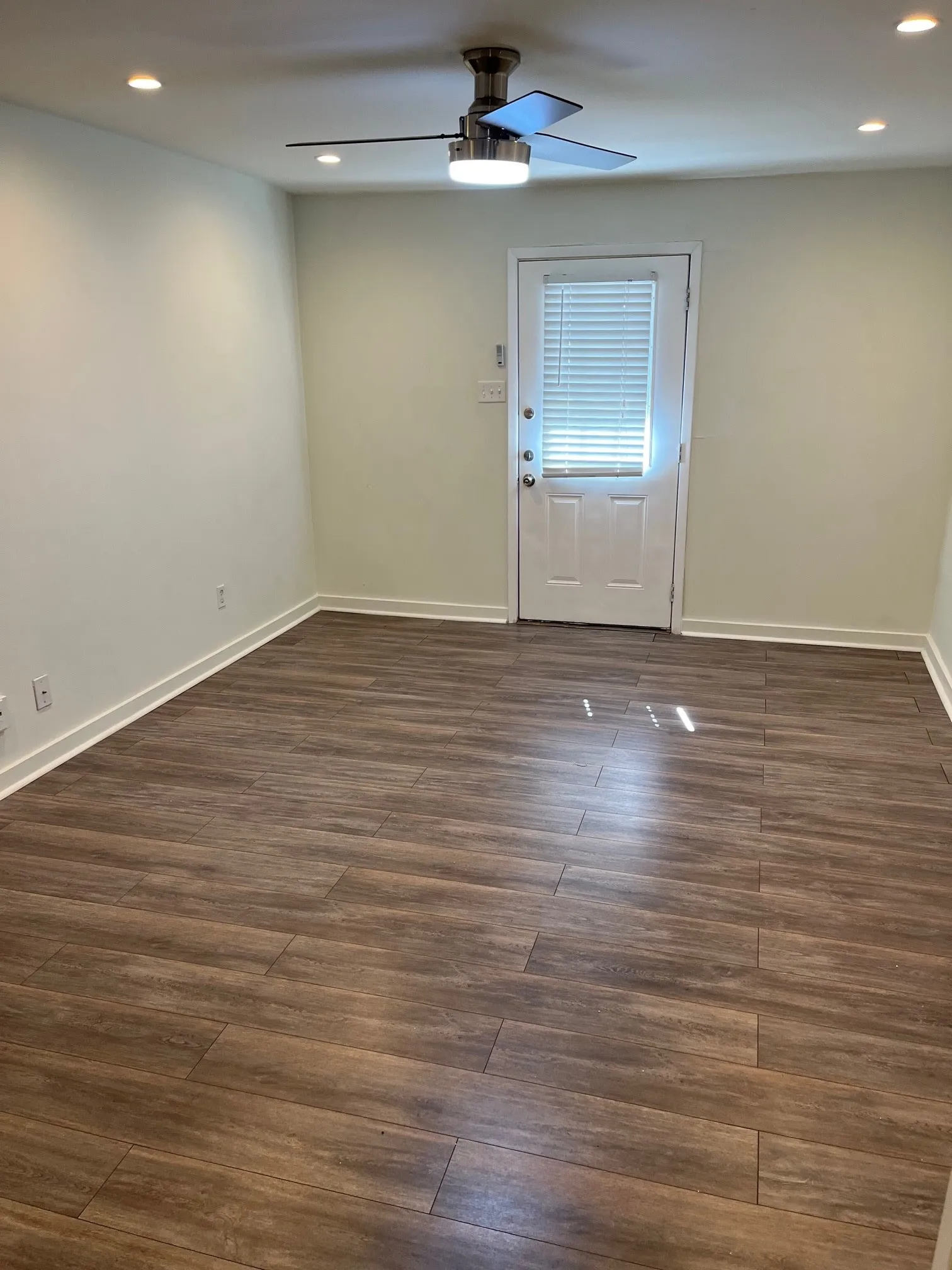 Apartment For Rent in Dallas County , 2902 Douglas Avenue 105, Dallas, Texas 75219, 1 Bedroom, 1 Bathroom, Garage spaces, 625 Sqft, built in 1970, Price $1,175, mls#21355533, Real Estate Agent in Dallas, Homes For Rent in Dallas county, Homes For Rent in Dallas, Realtor in Dallas Texas, Real Estate Brokerage Independent Realty Texas, Luminita Cordes Realtor