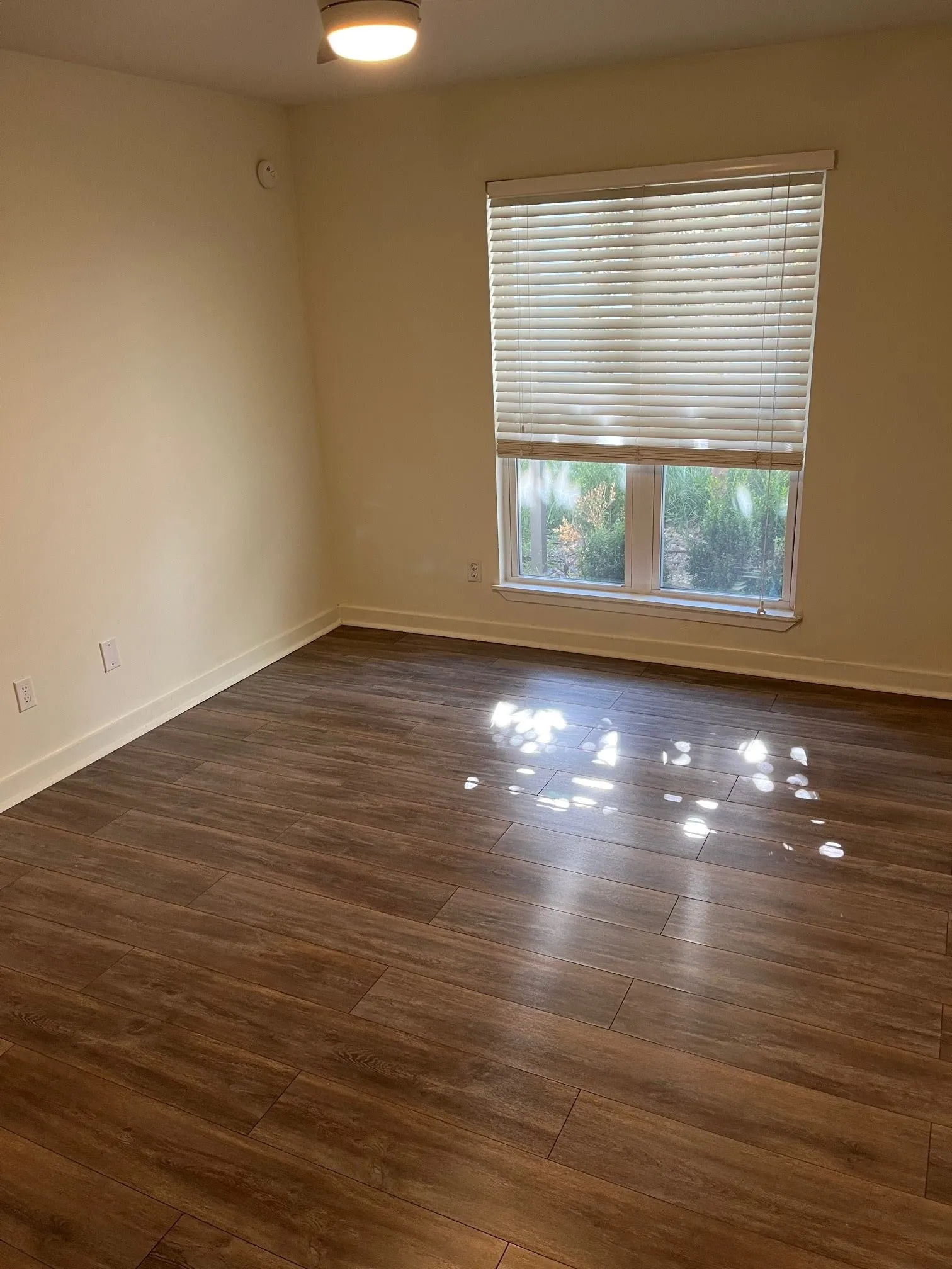 Apartment For Rent in Dallas County , 2902 Douglas Avenue 105, Dallas, Texas 75219, 1 Bedroom, 1 Bathroom, Garage spaces, 625 Sqft, built in 1970, Price $1,175, mls#21355533, Real Estate Agent in Dallas, Homes For Rent in Dallas county, Homes For Rent in Dallas, Realtor in Dallas Texas, Real Estate Brokerage Independent Realty Texas, Luminita Cordes Realtor