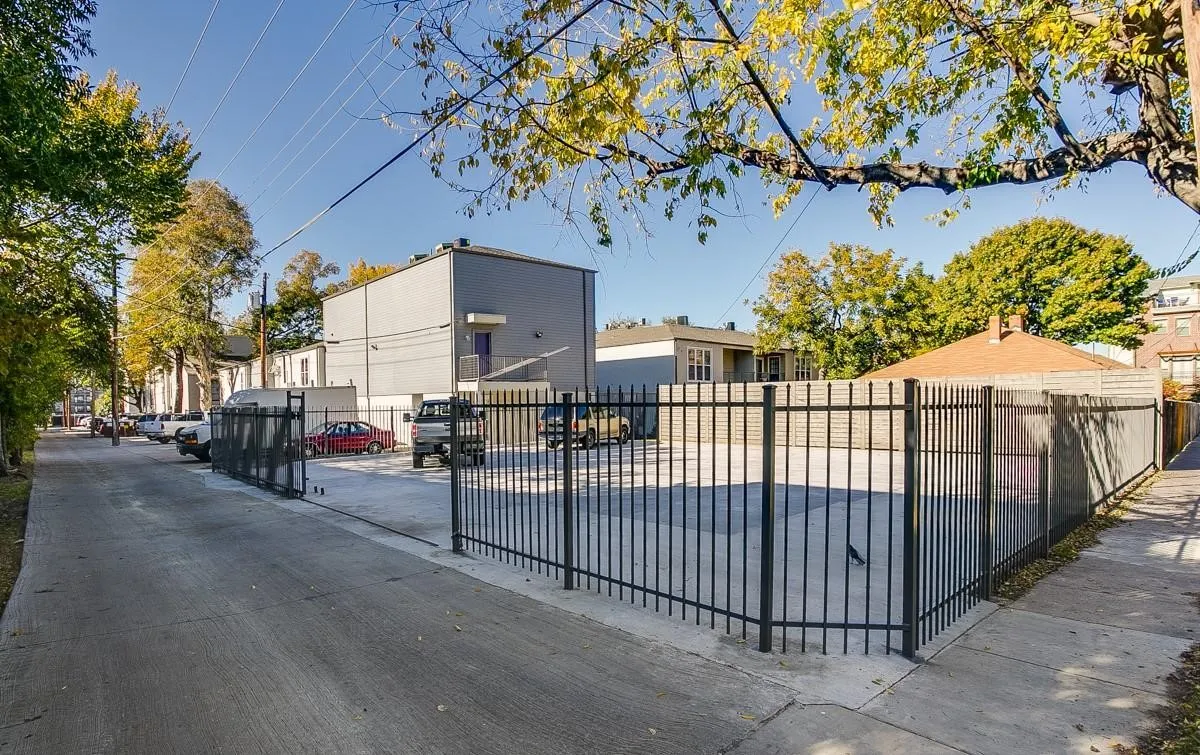 Apartment For Rent in Dallas County , 2902 Douglas Avenue 105, Dallas, Texas 75219, 1 Bedroom, 1 Bathroom, Garage spaces, 625 Sqft, built in 1970, Price $1,175, mls#21355533, Real Estate Agent in Dallas, Homes For Rent in Dallas county, Homes For Rent in Dallas, Realtor in Dallas Texas, Real Estate Brokerage Independent Realty Texas, Luminita Cordes Realtor