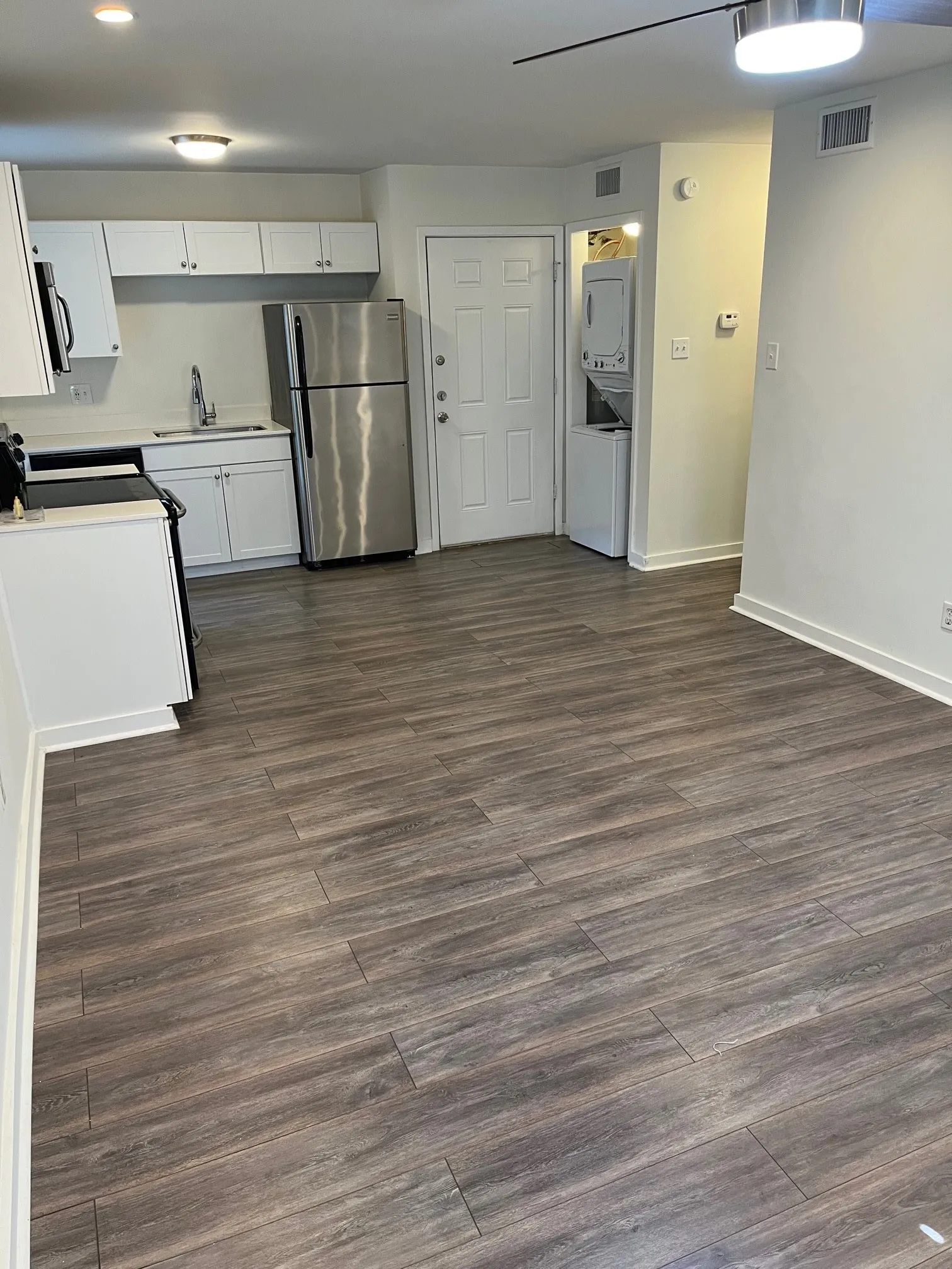 Apartment For Rent in Dallas County , 2902 Douglas Avenue 105, Dallas, Texas 75219, 1 Bedroom, 1 Bathroom, Garage spaces, 625 Sqft, built in 1970, Price $1,175, mls#21355533, Real Estate Agent in Dallas, Homes For Rent in Dallas county, Homes For Rent in Dallas, Realtor in Dallas Texas, Real Estate Brokerage Independent Realty Texas, Luminita Cordes Realtor