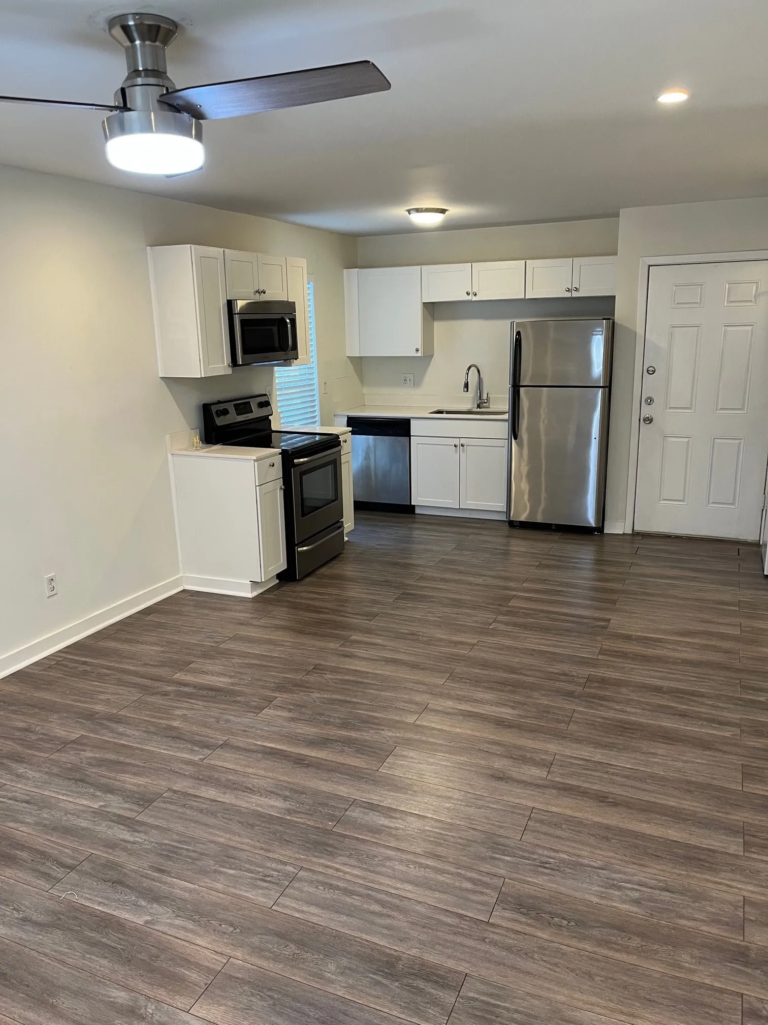 Apartment For Rent in Dallas County , 2902 Douglas Avenue 105, Dallas, Texas 75219, 1 Bedroom, 1 Bathroom, Garage spaces, 625 Sqft, built in 1970, Price $1,175, mls#21355533, Real Estate Agent in Dallas, Homes For Rent in Dallas county, Homes For Rent in Dallas, Realtor in Dallas Texas, Real Estate Brokerage Independent Realty Texas, Luminita Cordes Realtor