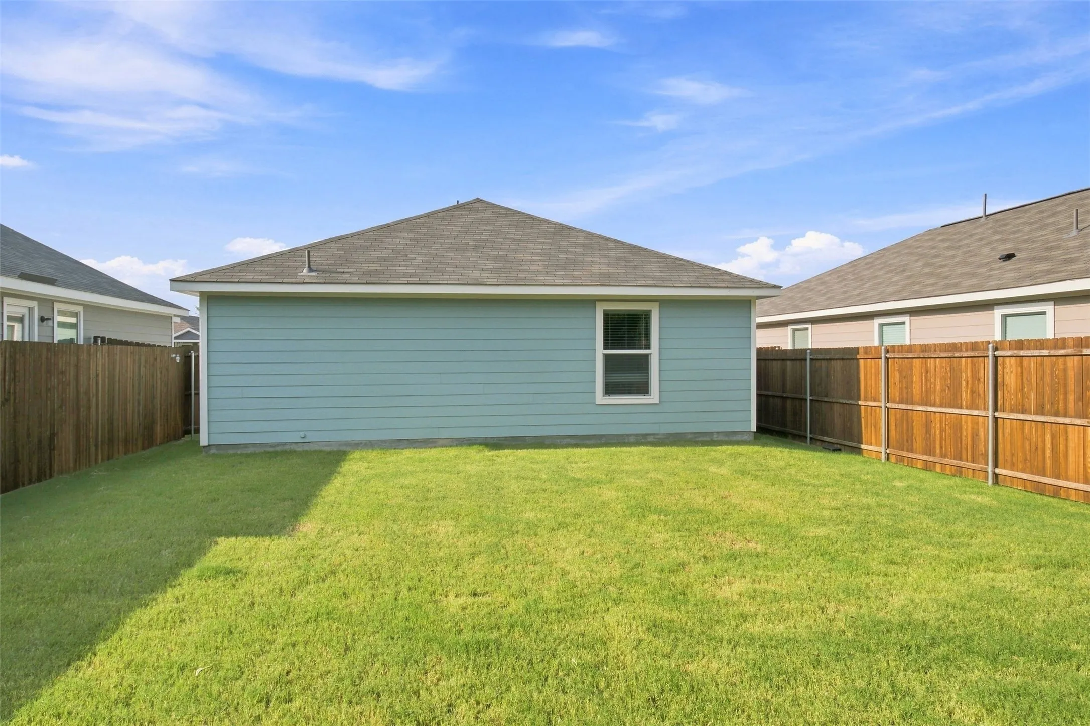 Single Family Residence For Rent in Collin County , 3409 Flicker Lane, Mc Kinney, Texas 75071, 2 Bedroom, 1 Bathroom, 2 Garage spaces, 1,012 Sqft, built in 2024, mls#21355178, Real Estate Agent in Mc Kinney, Homes For Rent in Collin county, Homes For Rent in Mc Kinney, Realtor in Mc Kinney Texas, Real Estate Brokerage Independent Realty Texas, Luminita Cordes Realtor