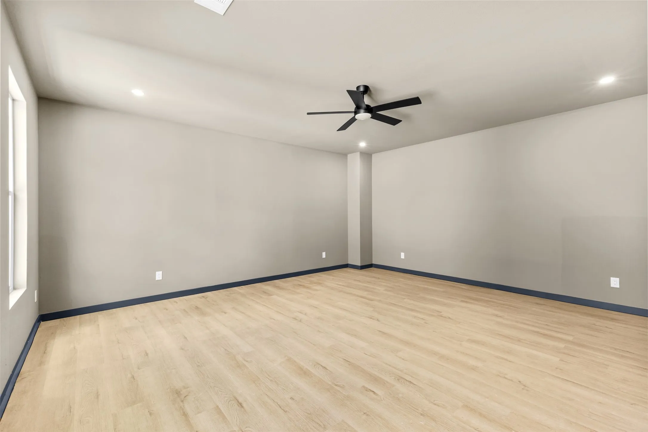 Single Family Residence For Sale in Dallas County , 818 Lambert Street, Dallas, Texas 75203, 5 Bedroom, 4 Bathroom, 2 Garage spaces, 3,060 Sqft, built in 2026, mls#21355536, Real Estate Agent in Dallas, Homes For Sale in Dallas county, Homes For Sale in Dallas, Realtor in Dallas Texas, Real Estate Brokerage Independent Realty Texas, Luminita Cordes Realtor