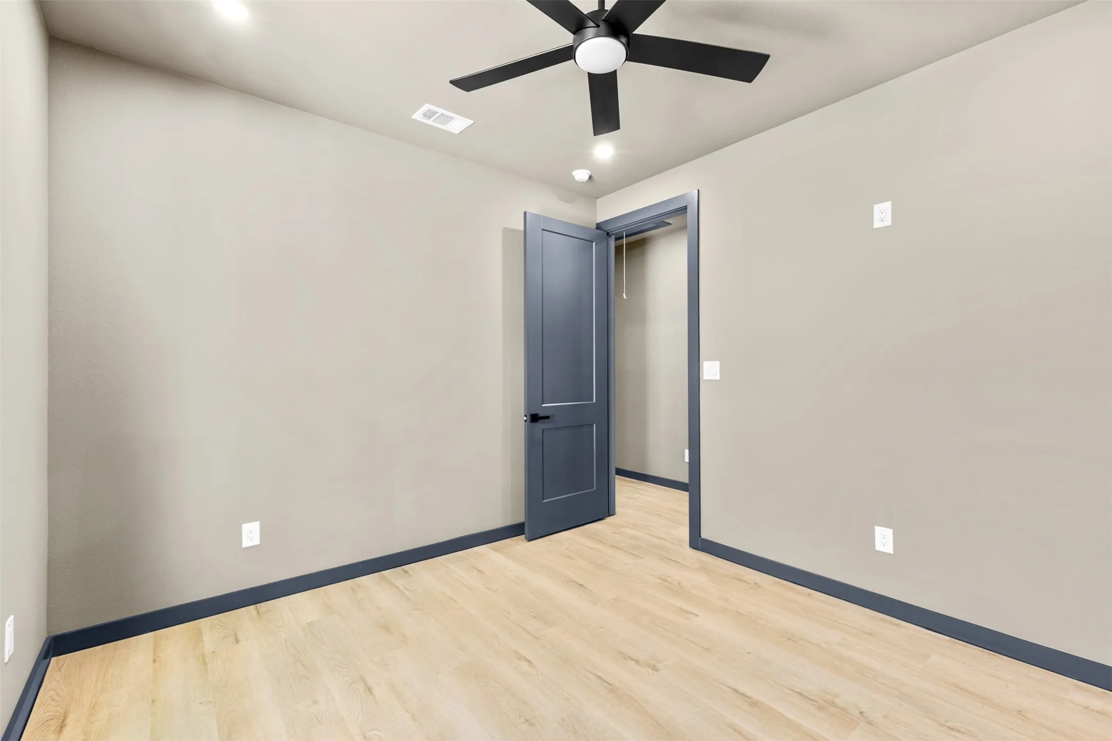 Single Family Residence For Sale in Dallas County , 818 Lambert Street, Dallas, Texas 75203, 5 Bedroom, 4 Bathroom, 2 Garage spaces, 3,060 Sqft, built in 2026, mls#21355536, Real Estate Agent in Dallas, Homes For Sale in Dallas county, Homes For Sale in Dallas, Realtor in Dallas Texas, Real Estate Brokerage Independent Realty Texas, Luminita Cordes Realtor