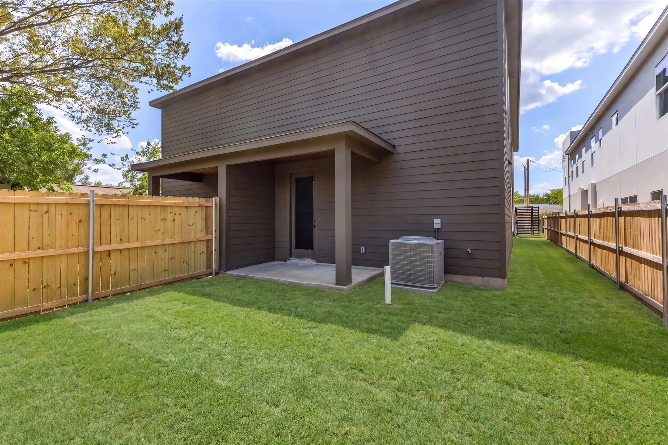 Single Family Residence For Sale in Dallas County , 818 Lambert Street, Dallas, Texas 75203, 5 Bedroom, 4 Bathroom, 2 Garage spaces, 3,060 Sqft, built in 2026, mls#21355536, Real Estate Agent in Dallas, Homes For Sale in Dallas county, Homes For Sale in Dallas, Realtor in Dallas Texas, Real Estate Brokerage Independent Realty Texas, Luminita Cordes Realtor