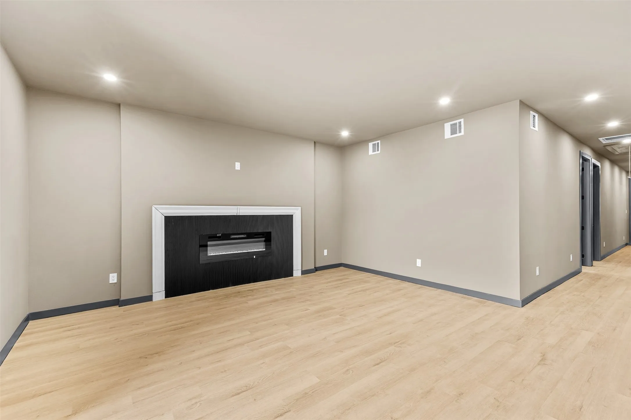 Single Family Residence For Sale in Dallas County , 818 Lambert Street, Dallas, Texas 75203, 5 Bedroom, 4 Bathroom, 2 Garage spaces, 3,060 Sqft, built in 2026, mls#21355536, Real Estate Agent in Dallas, Homes For Sale in Dallas county, Homes For Sale in Dallas, Realtor in Dallas Texas, Real Estate Brokerage Independent Realty Texas, Luminita Cordes Realtor