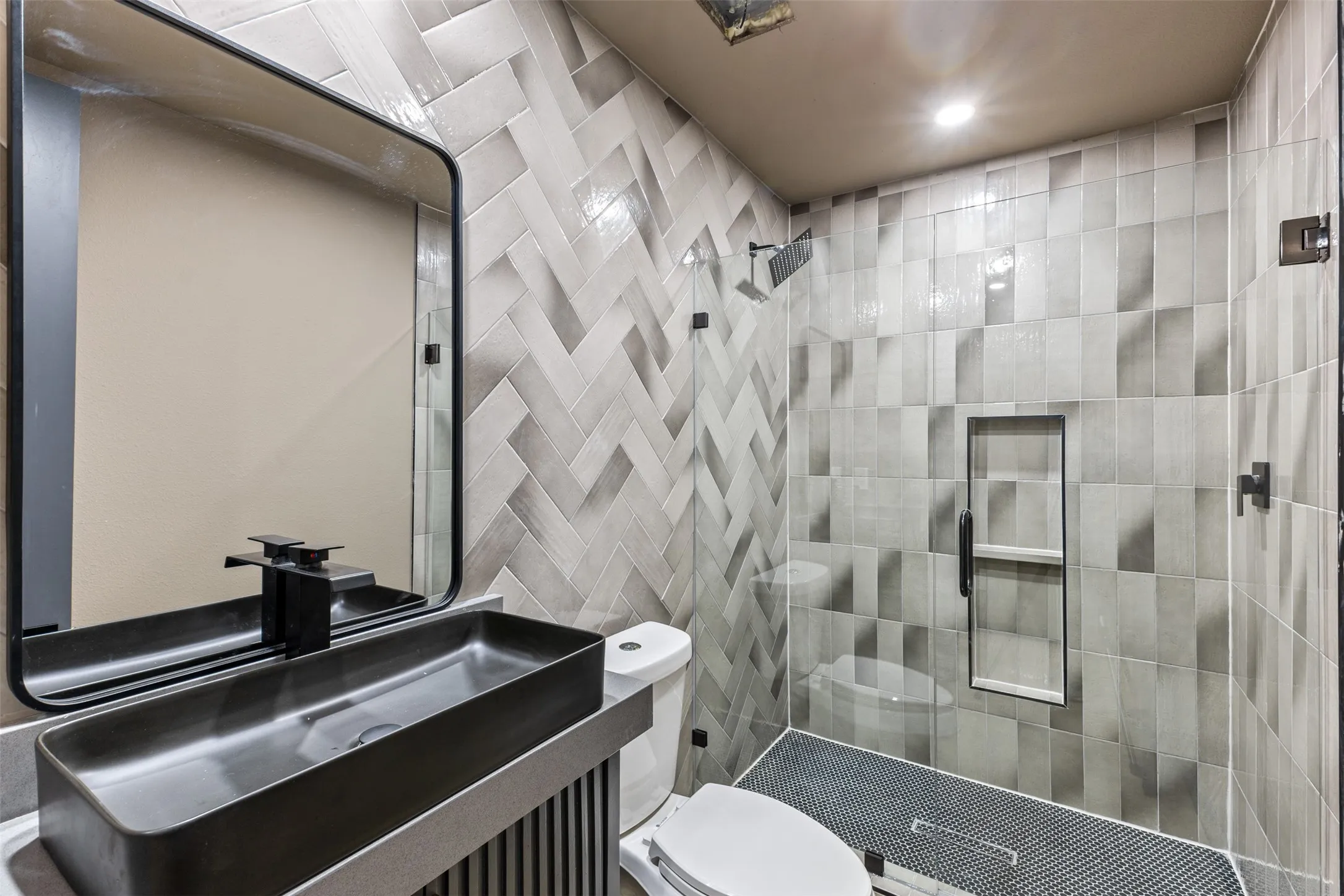 Single Family Residence For Sale in Dallas County , 818 Lambert Street, Dallas, Texas 75203, 5 Bedroom, 4 Bathroom, 2 Garage spaces, 3,060 Sqft, built in 2026, mls#21355536, Real Estate Agent in Dallas, Homes For Sale in Dallas county, Homes For Sale in Dallas, Realtor in Dallas Texas, Real Estate Brokerage Independent Realty Texas, Luminita Cordes Realtor