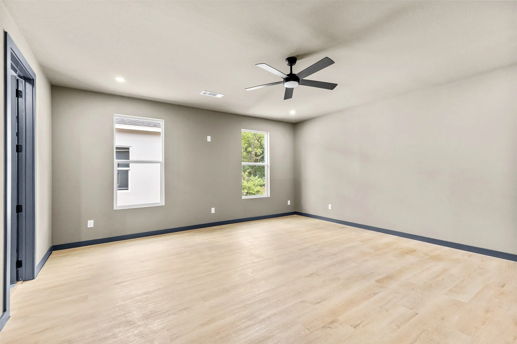 Single Family Residence For Sale in Dallas County , 818 Lambert Street, Dallas, Texas 75203, 5 Bedroom, 4 Bathroom, 2 Garage spaces, 3,060 Sqft, built in 2026, mls#21355536, Real Estate Agent in Dallas, Homes For Sale in Dallas county, Homes For Sale in Dallas, Realtor in Dallas Texas, Real Estate Brokerage Independent Realty Texas, Luminita Cordes Realtor