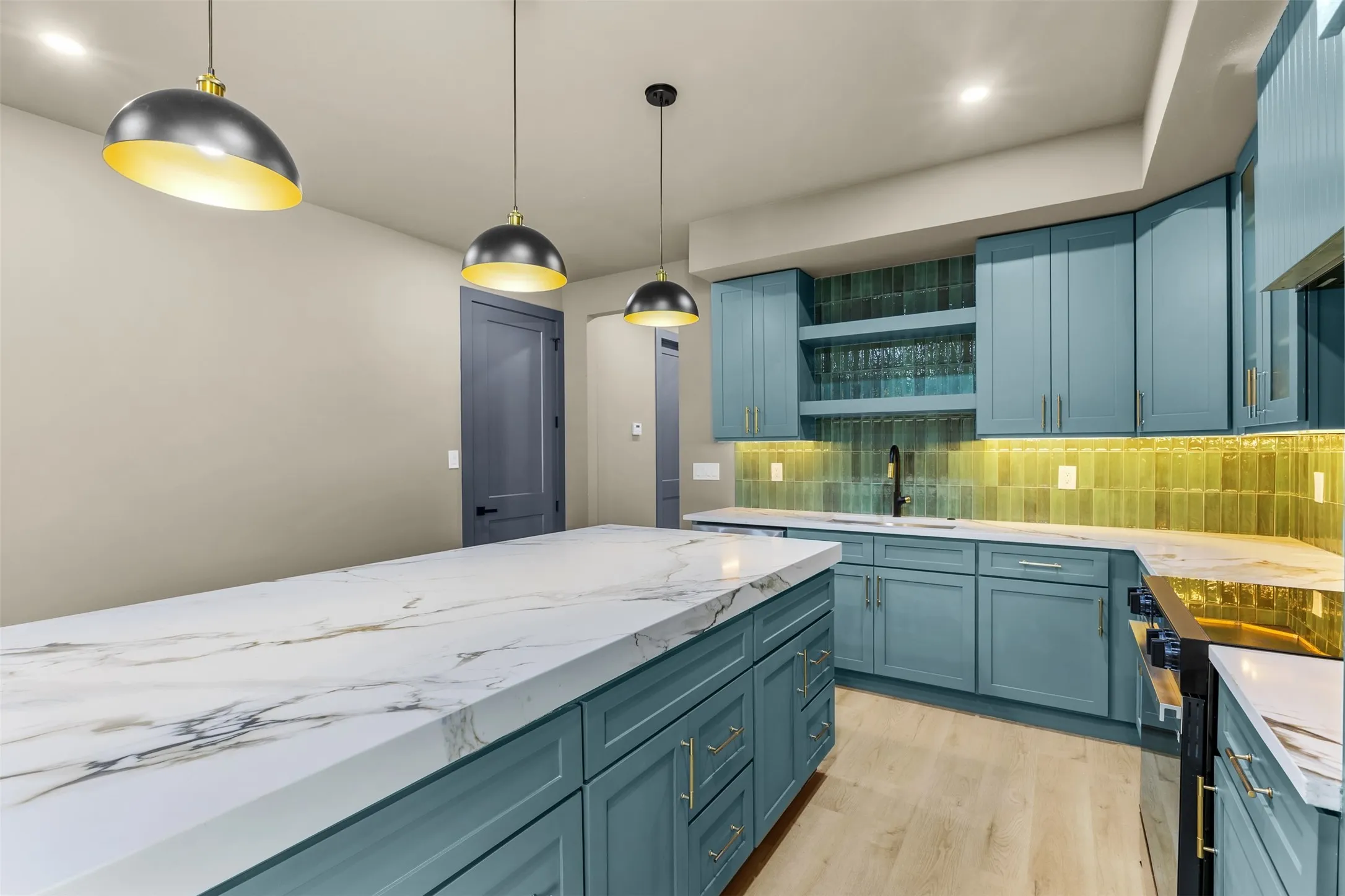 Single Family Residence For Sale in Dallas County , 818 Lambert Street, Dallas, Texas 75203, 5 Bedroom, 4 Bathroom, 2 Garage spaces, 3,060 Sqft, built in 2026, mls#21355536, Real Estate Agent in Dallas, Homes For Sale in Dallas county, Homes For Sale in Dallas, Realtor in Dallas Texas, Real Estate Brokerage Independent Realty Texas, Luminita Cordes Realtor