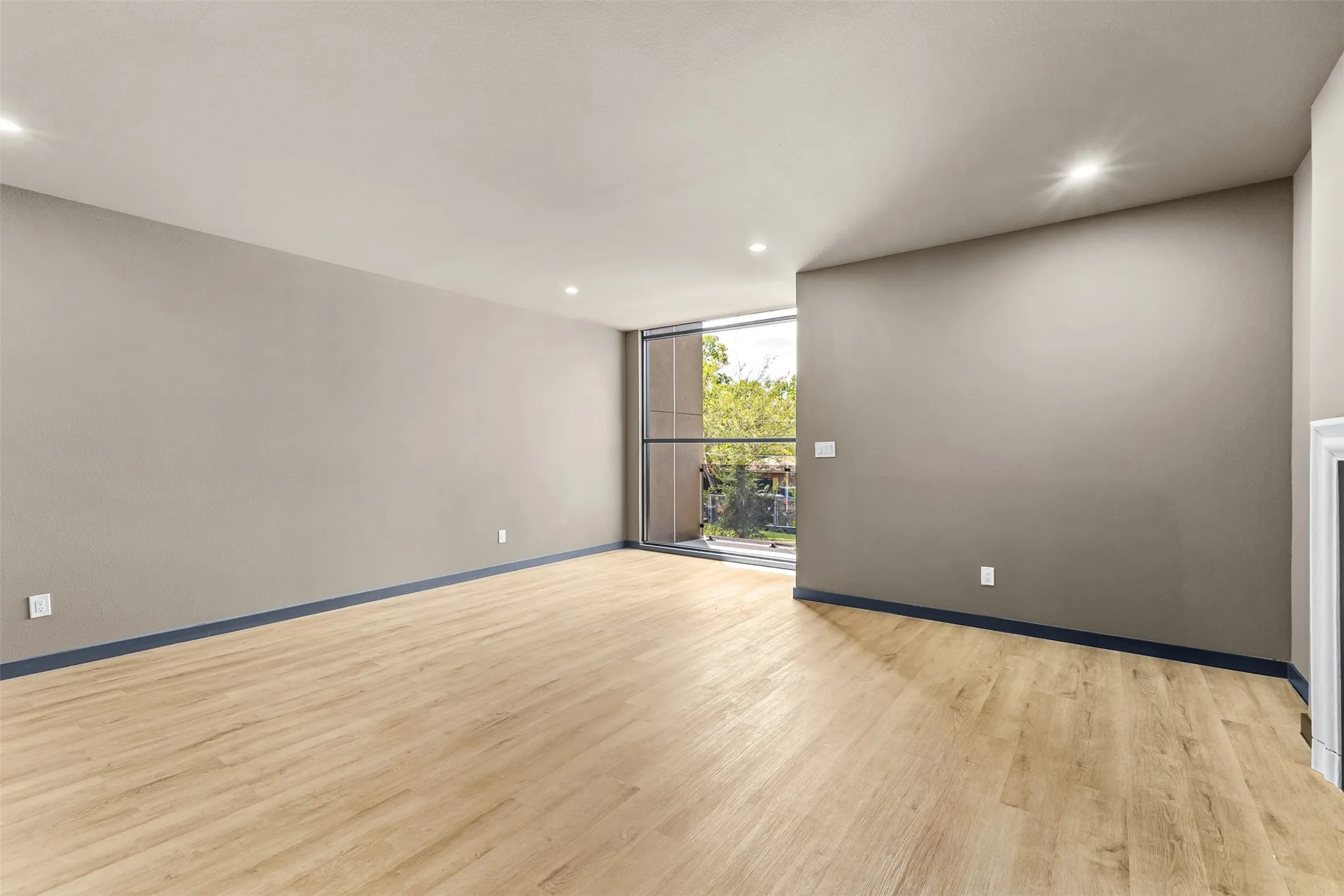 Single Family Residence For Sale in Dallas County , 818 Lambert Street, Dallas, Texas 75203, 5 Bedroom, 4 Bathroom, 2 Garage spaces, 3,060 Sqft, built in 2026, mls#21355536, Real Estate Agent in Dallas, Homes For Sale in Dallas county, Homes For Sale in Dallas, Realtor in Dallas Texas, Real Estate Brokerage Independent Realty Texas, Luminita Cordes Realtor