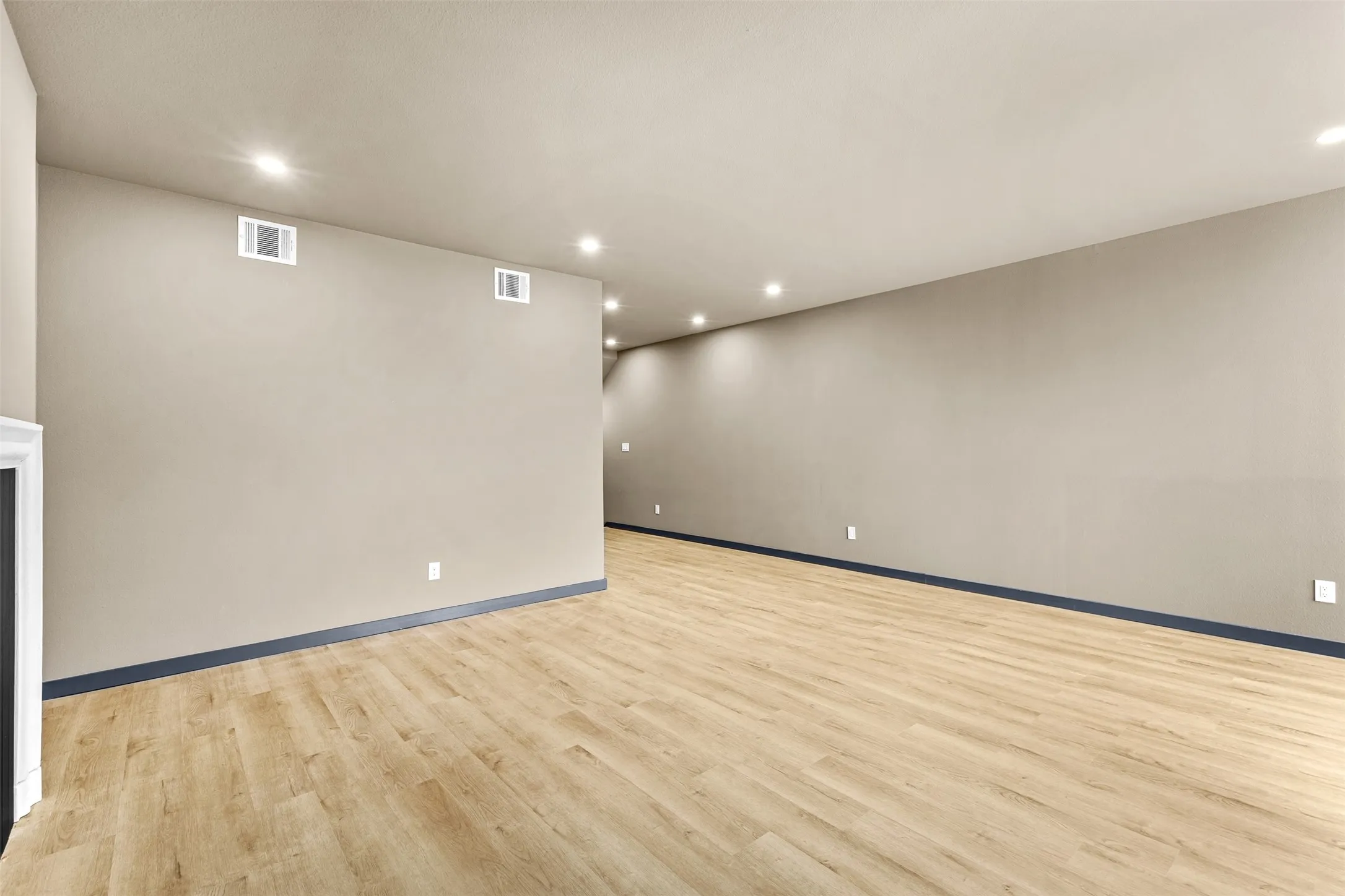 Single Family Residence For Sale in Dallas County , 818 Lambert Street, Dallas, Texas 75203, 5 Bedroom, 4 Bathroom, 2 Garage spaces, 3,060 Sqft, built in 2026, mls#21355536, Real Estate Agent in Dallas, Homes For Sale in Dallas county, Homes For Sale in Dallas, Realtor in Dallas Texas, Real Estate Brokerage Independent Realty Texas, Luminita Cordes Realtor