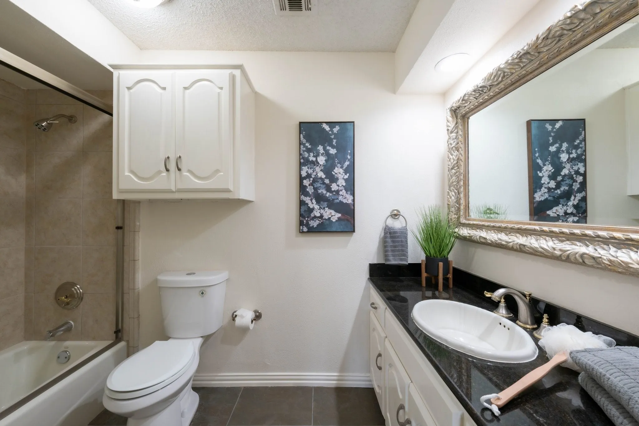 Single Family Residence For Rent in Dallas County , 915 W Pleasant Run Road, De Soto, Texas 75115, 5 Bedroom, 5 Bathroom, 3 Garage spaces, 4,542 Sqft, built in 1983, mls#21355537, Real Estate Agent in De Soto, Homes For Rent in Dallas county, Homes For Rent in De Soto, Realtor in De Soto Texas, Real Estate Brokerage Independent Realty Texas, Luminita Cordes Realtor