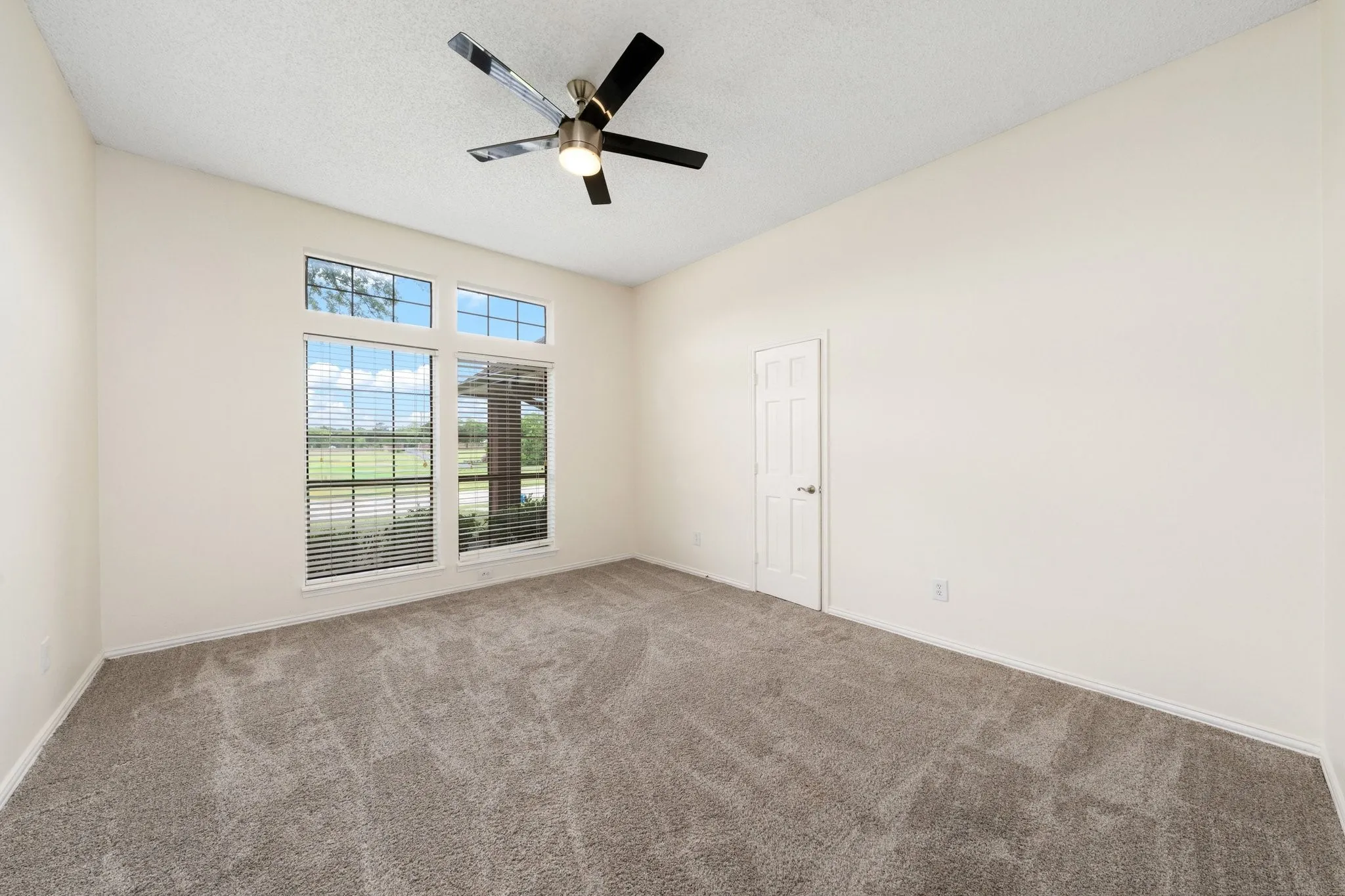 Single Family Residence For Rent in Dallas County , 915 W Pleasant Run Road, De Soto, Texas 75115, 5 Bedroom, 5 Bathroom, 3 Garage spaces, 4,542 Sqft, built in 1983, mls#21355537, Real Estate Agent in De Soto, Homes For Rent in Dallas county, Homes For Rent in De Soto, Realtor in De Soto Texas, Real Estate Brokerage Independent Realty Texas, Luminita Cordes Realtor