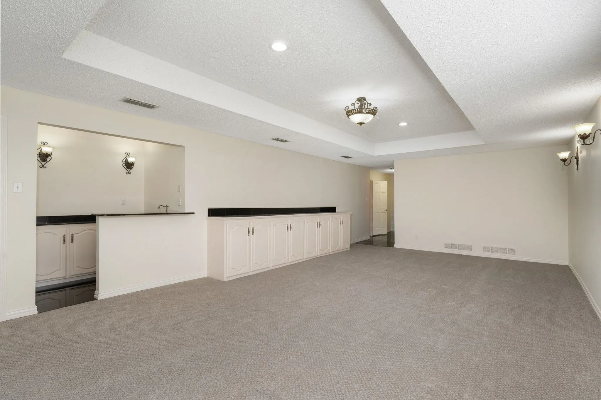 Single Family Residence For Rent in Dallas County , 915 W Pleasant Run Road, De Soto, Texas 75115, 5 Bedroom, 5 Bathroom, 3 Garage spaces, 4,542 Sqft, built in 1983, mls#21355537, Real Estate Agent in De Soto, Homes For Rent in Dallas county, Homes For Rent in De Soto, Realtor in De Soto Texas, Real Estate Brokerage Independent Realty Texas, Luminita Cordes Realtor