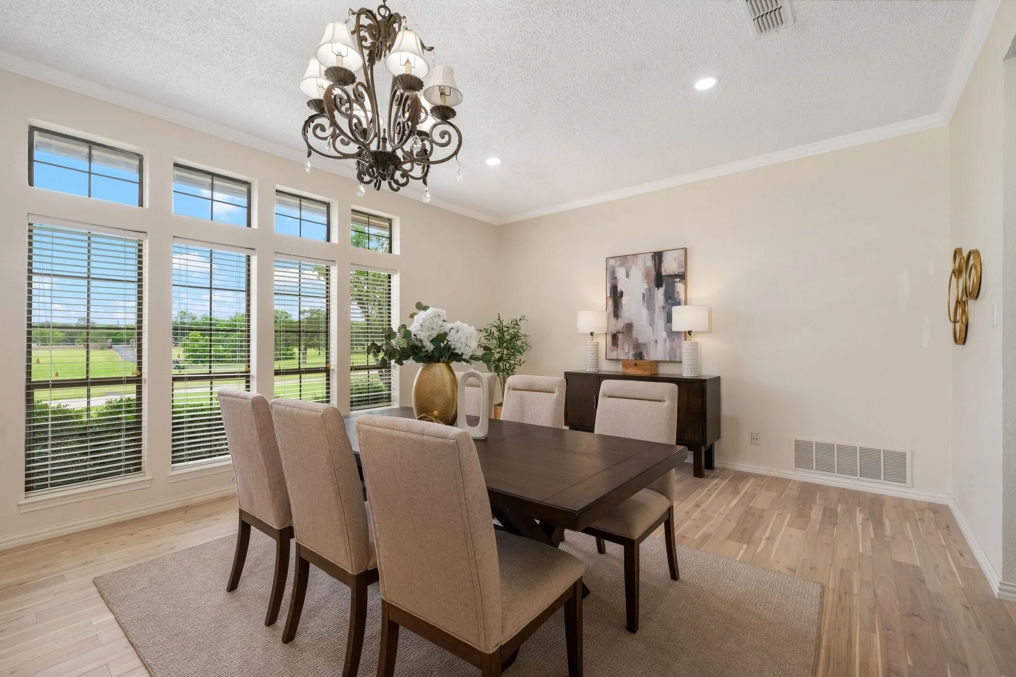 Single Family Residence For Rent in Dallas County , 915 W Pleasant Run Road, De Soto, Texas 75115, 5 Bedroom, 5 Bathroom, 3 Garage spaces, 4,542 Sqft, built in 1983, mls#21355537, Real Estate Agent in De Soto, Homes For Rent in Dallas county, Homes For Rent in De Soto, Realtor in De Soto Texas, Real Estate Brokerage Independent Realty Texas, Luminita Cordes Realtor
