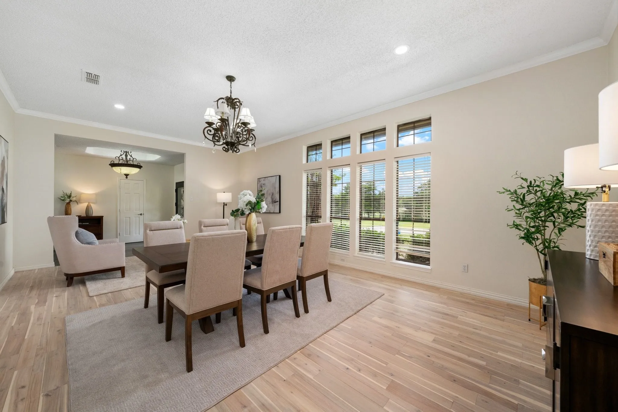 Single Family Residence For Rent in Dallas County , 915 W Pleasant Run Road, De Soto, Texas 75115, 5 Bedroom, 5 Bathroom, 3 Garage spaces, 4,542 Sqft, built in 1983, mls#21355537, Real Estate Agent in De Soto, Homes For Rent in Dallas county, Homes For Rent in De Soto, Realtor in De Soto Texas, Real Estate Brokerage Independent Realty Texas, Luminita Cordes Realtor