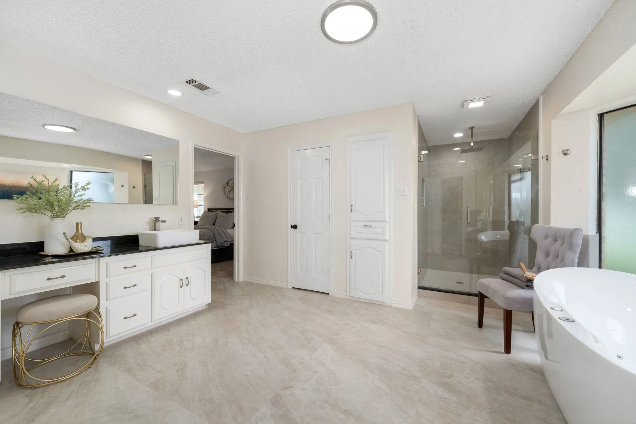 Single Family Residence For Rent in Dallas County , 915 W Pleasant Run Road, De Soto, Texas 75115, 5 Bedroom, 5 Bathroom, 3 Garage spaces, 4,542 Sqft, built in 1983, mls#21355537, Real Estate Agent in De Soto, Homes For Rent in Dallas county, Homes For Rent in De Soto, Realtor in De Soto Texas, Real Estate Brokerage Independent Realty Texas, Luminita Cordes Realtor