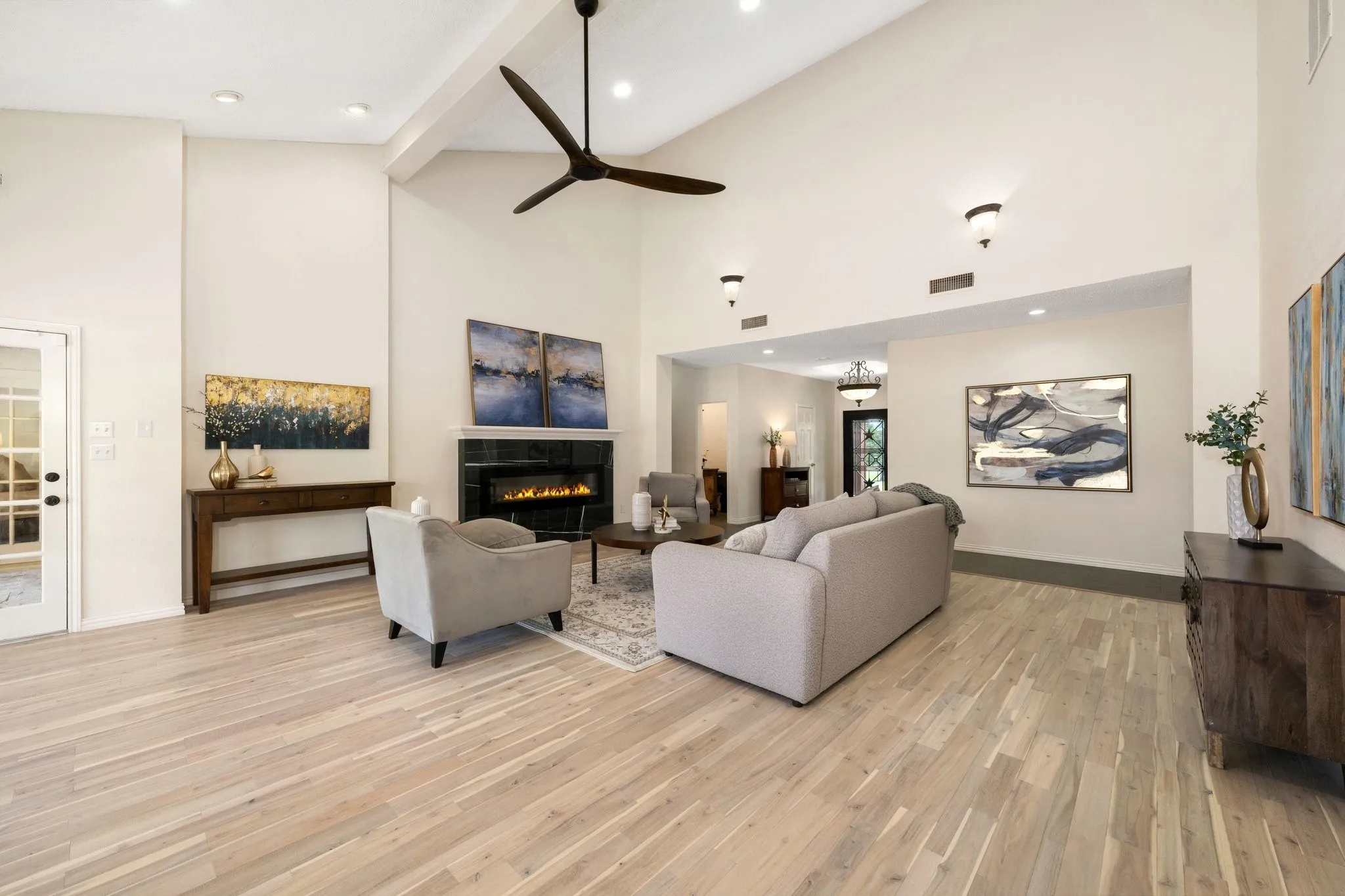 Single Family Residence For Rent in Dallas County , 915 W Pleasant Run Road, De Soto, Texas 75115, 5 Bedroom, 5 Bathroom, 3 Garage spaces, 4,542 Sqft, built in 1983, mls#21355537, Real Estate Agent in De Soto, Homes For Rent in Dallas county, Homes For Rent in De Soto, Realtor in De Soto Texas, Real Estate Brokerage Independent Realty Texas, Luminita Cordes Realtor
